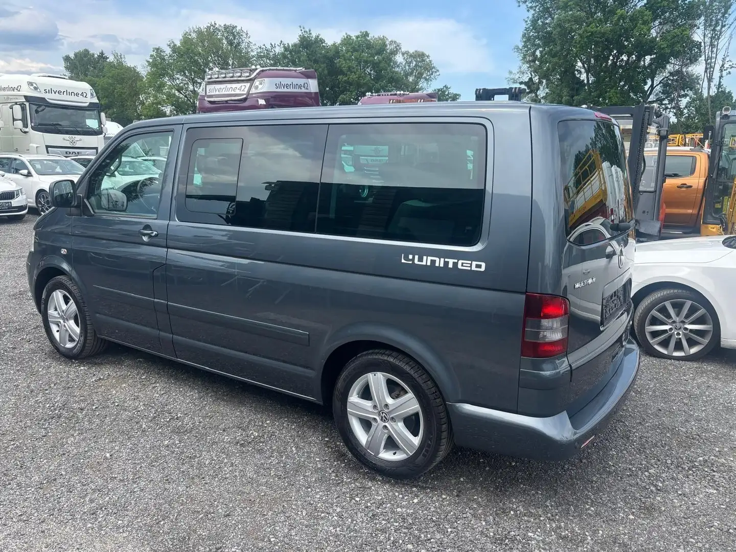 Volkswagen T5 Multivan Comfortline 2,5 TDI D-PF - 2