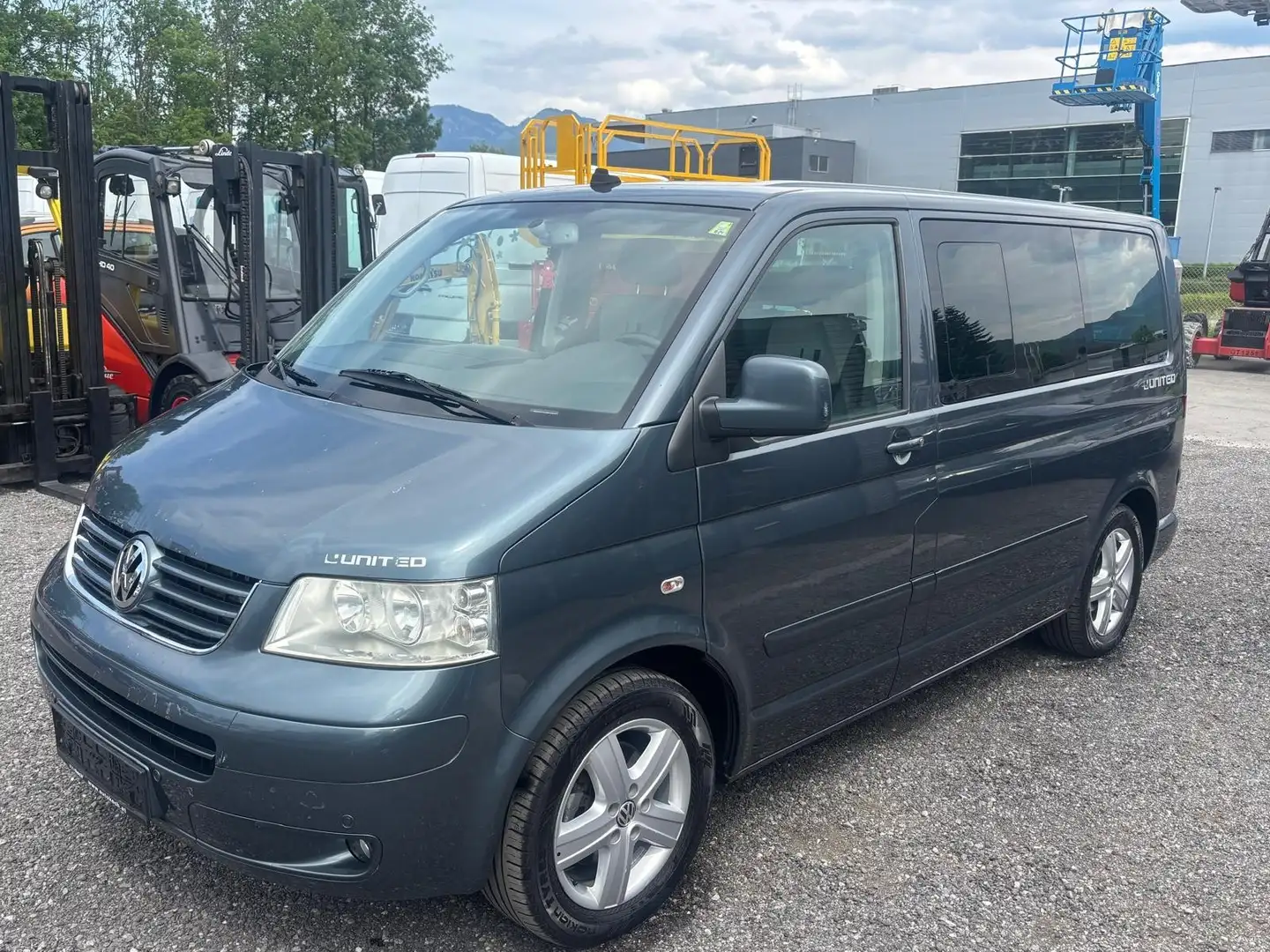 Volkswagen T5 Multivan Comfortline 2,5 TDI D-PF - 1