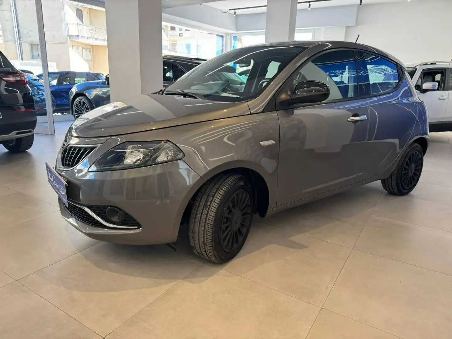 Lancia Ypsilon 1.0 firefly hybrid Silver s&s 70cv Grigio - 2