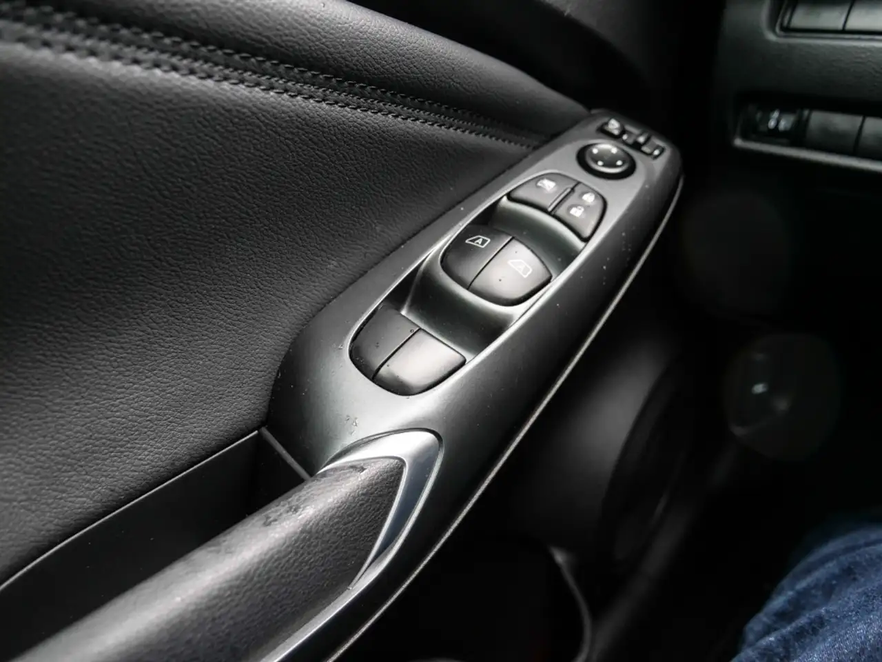Nissan Juke Hybrid N-Connecta LED Apple CarPlay Android Auto K 17