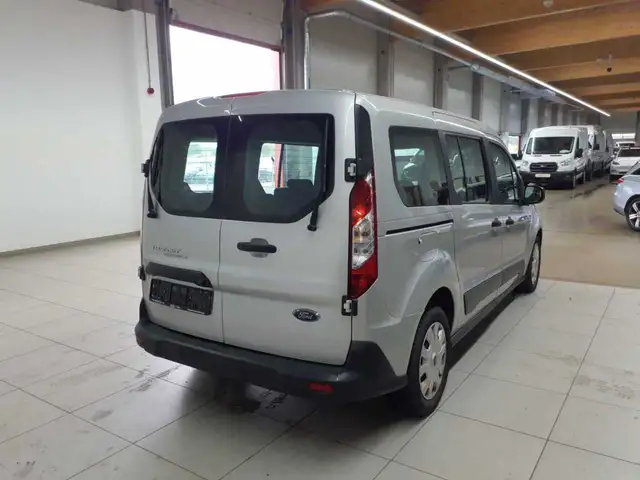 Ford Transit view 3
