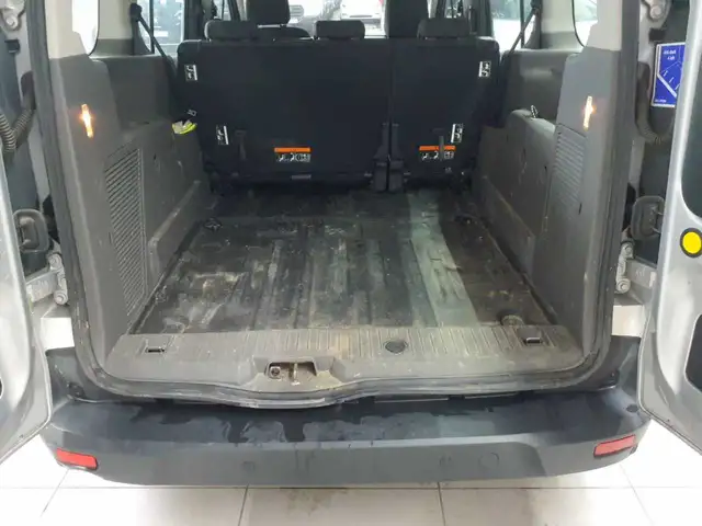 Ford Transit view 9