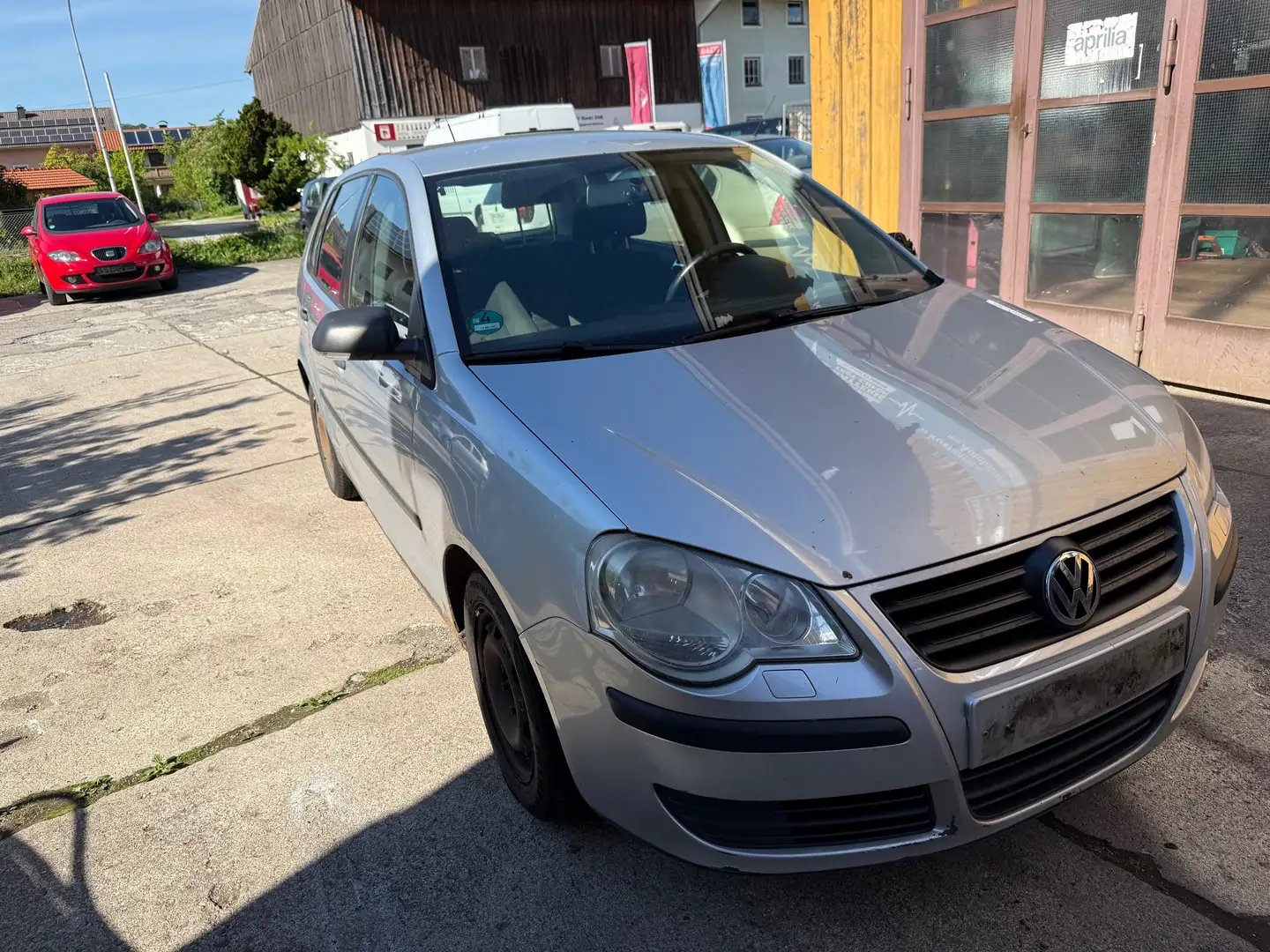 Volkswagen Polo Tour Gris - 2