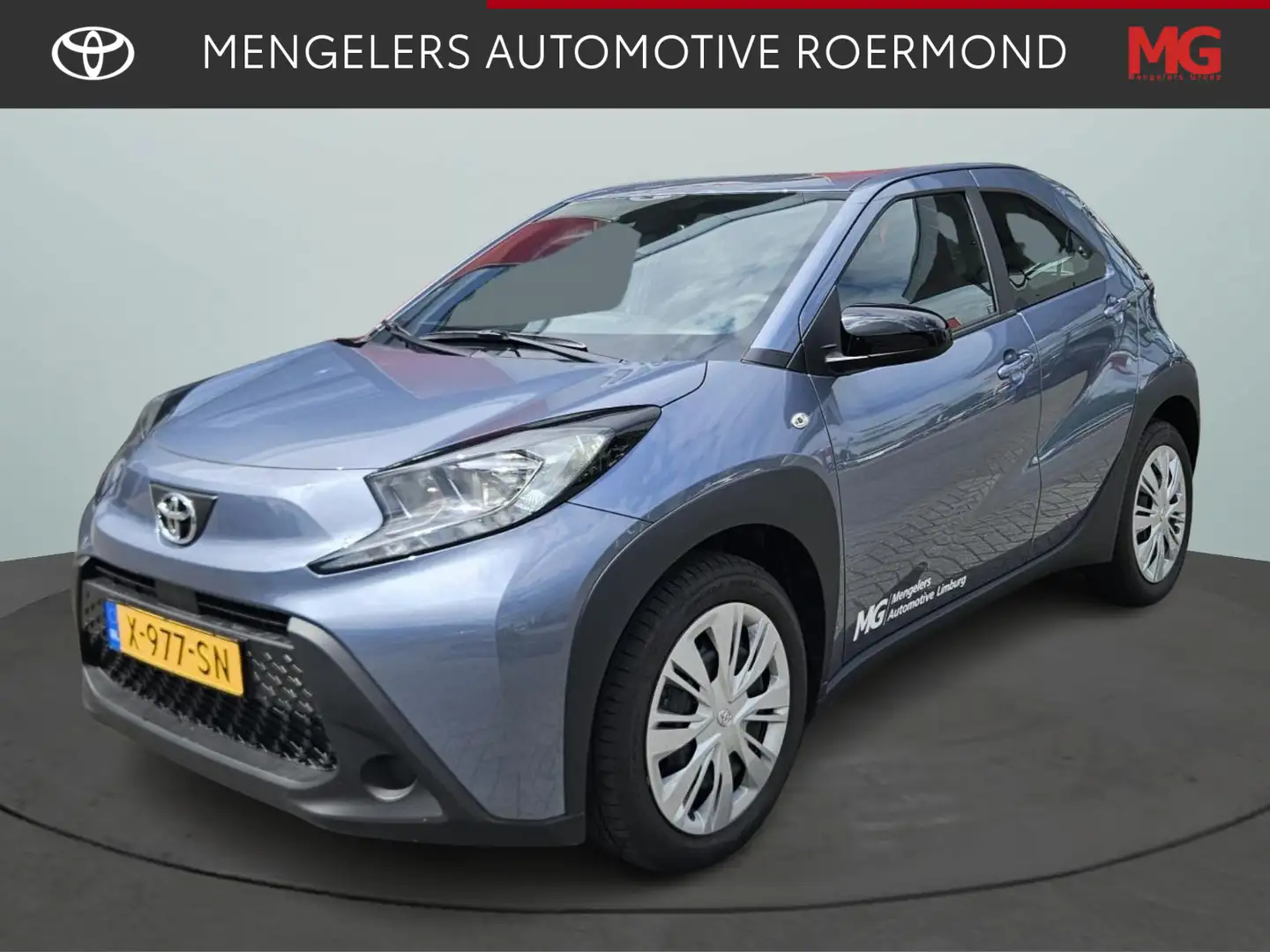 Toyota Aygo X 1.0 VVT-i MT Play Toyota Aygo X 1.0 VVT-i MT play Gris - 1