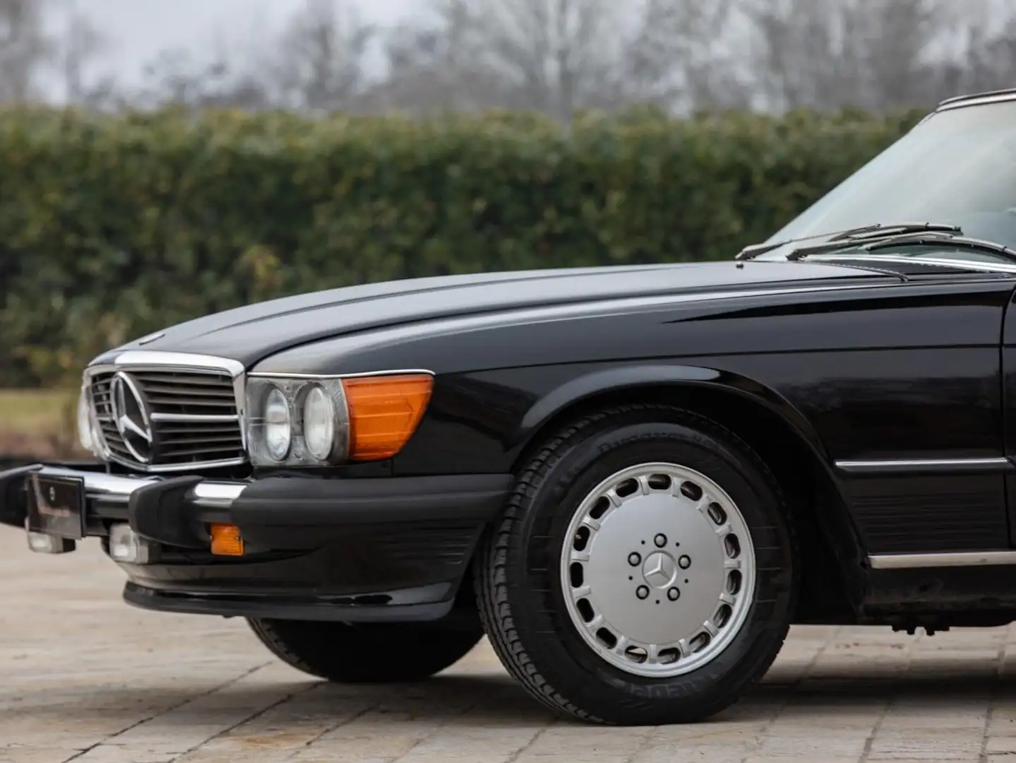 Mercedes-Benz 560 SL R 107 Schwarz - 2