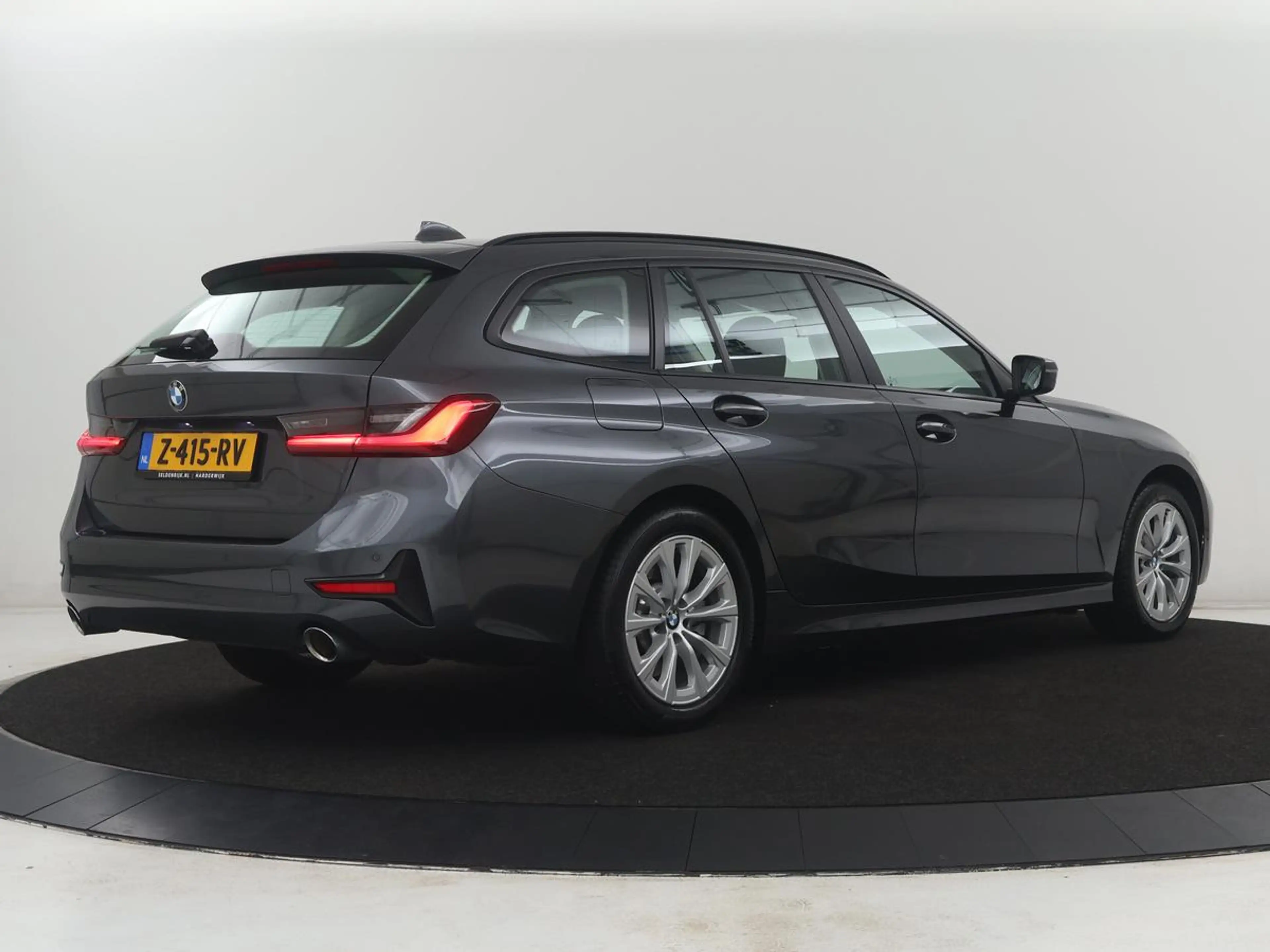 BMW 330 3-serie Touring 330e High Executive | SOH 91,4% | — photo 43