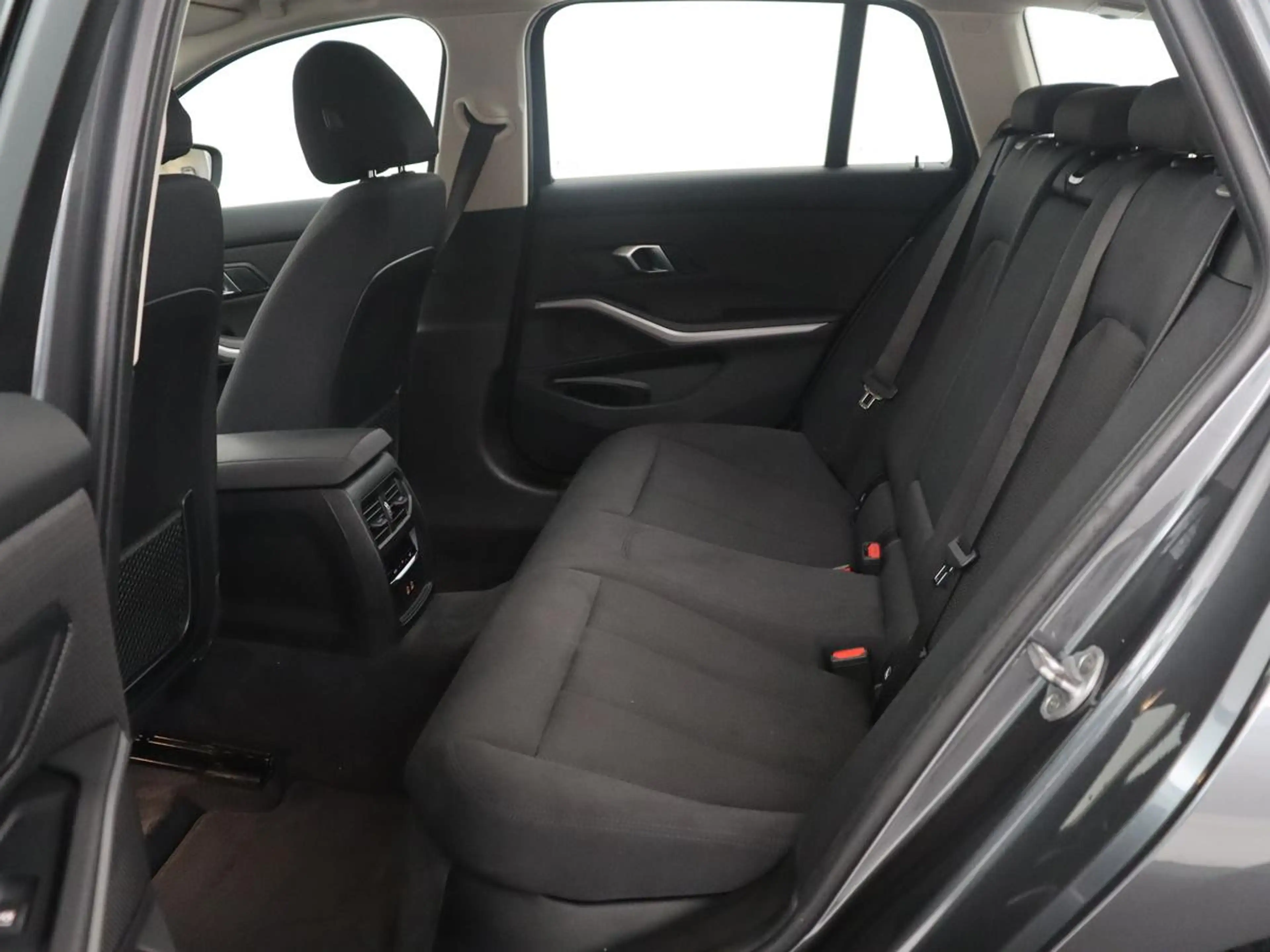 BMW 330 3-serie Touring 330e High Executive | SOH 91,4% | — photo 7