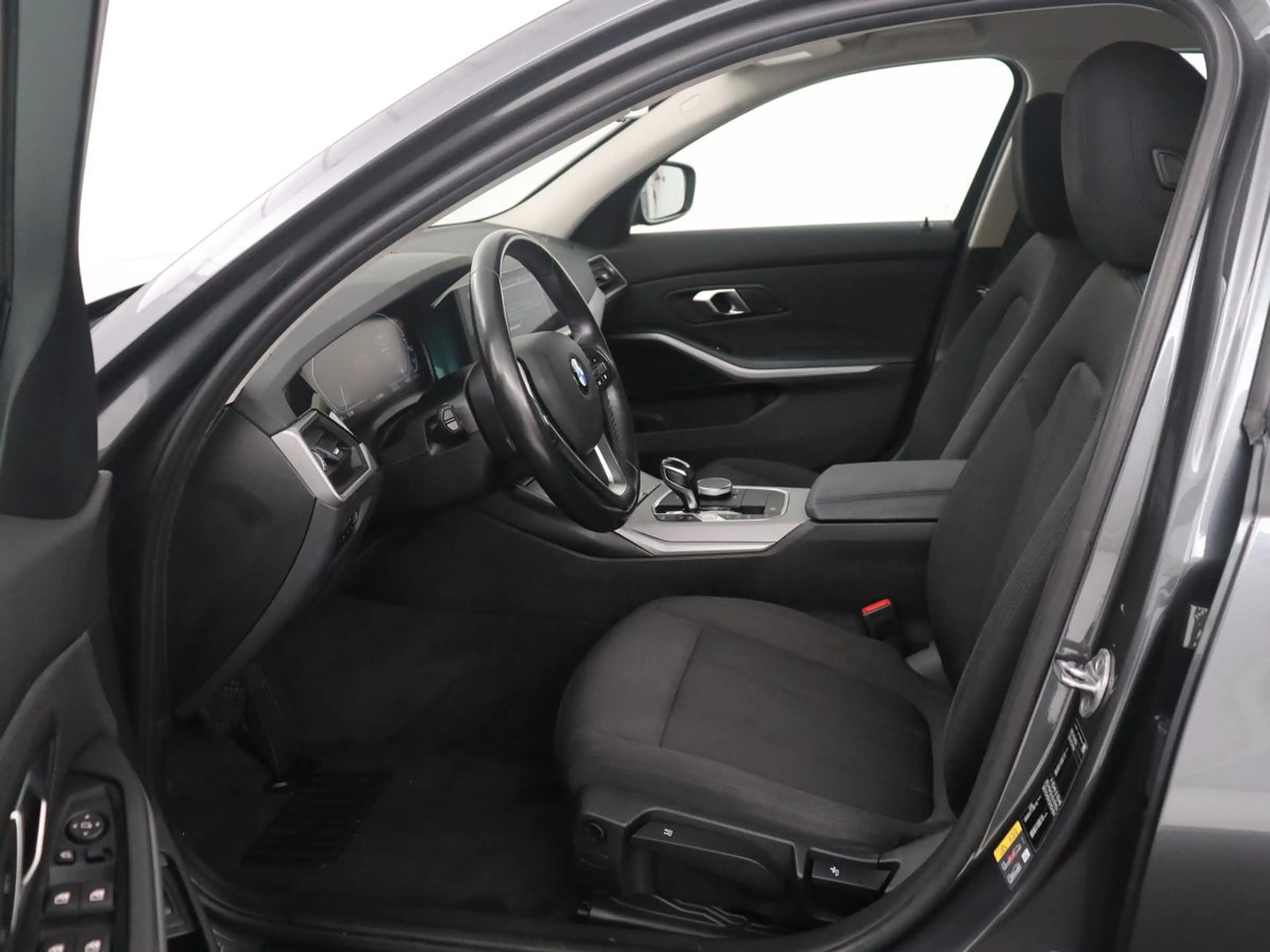 BMW 330 3-serie Touring 330e High Executive | SOH 91,4% | — photo 5