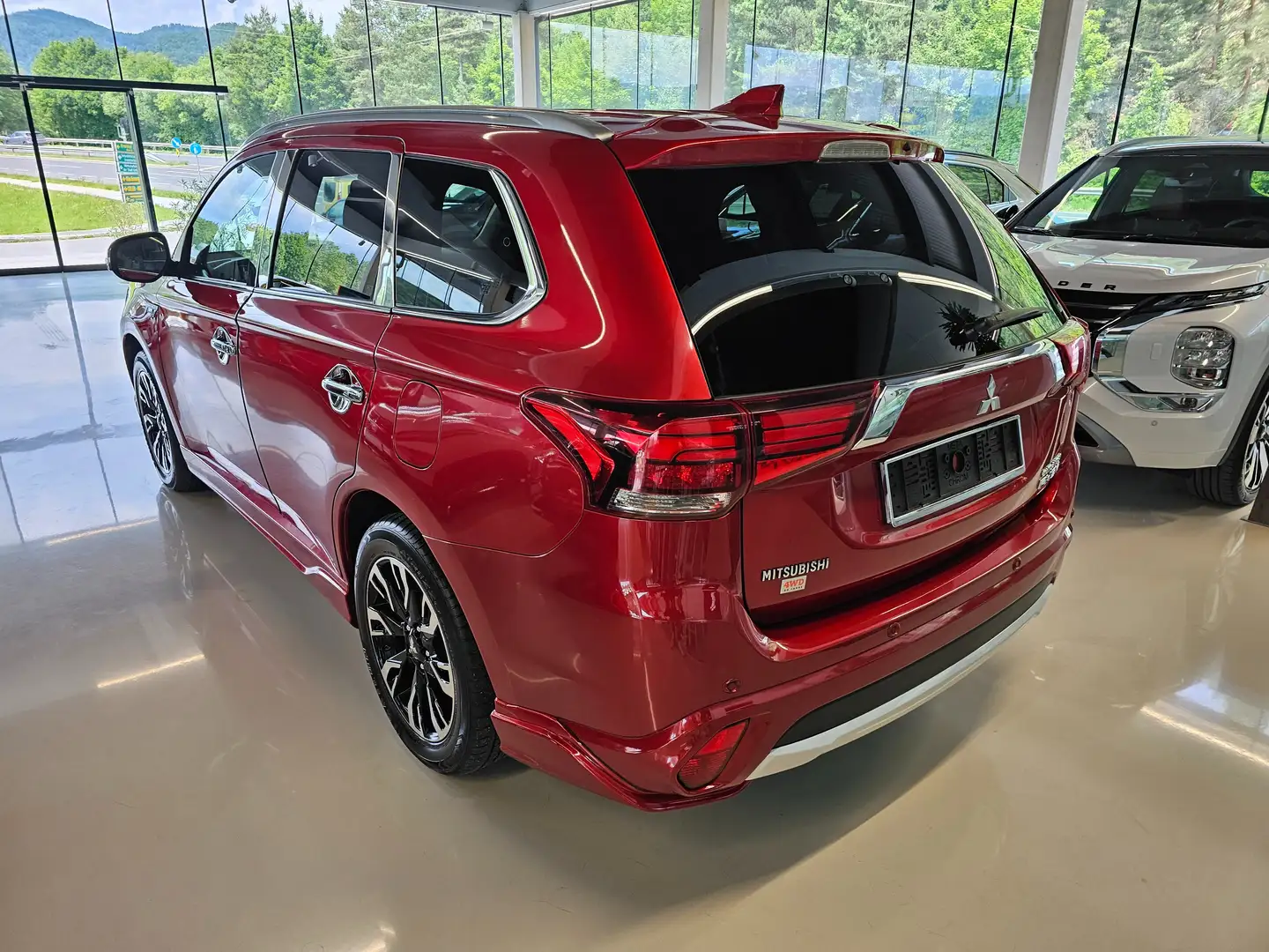 Mitsubishi Outlander 2,0 PHEV Instyle Rojo - 2