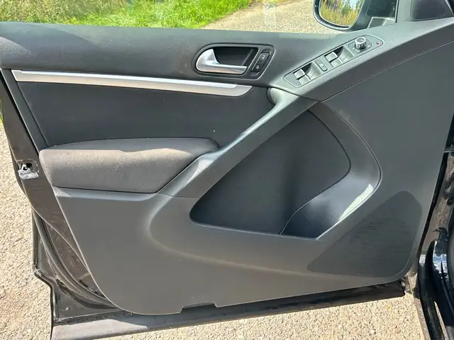 Volkswagen Tiguan view 12