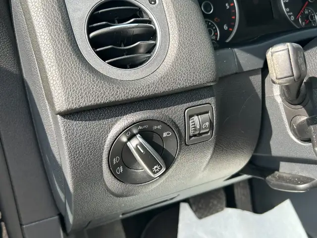 Volkswagen Tiguan view 13