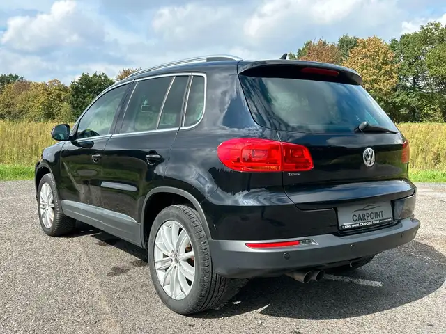 Volkswagen Tiguan view 3