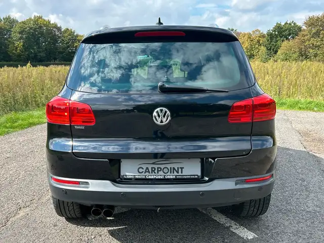 Volkswagen Tiguan view 4