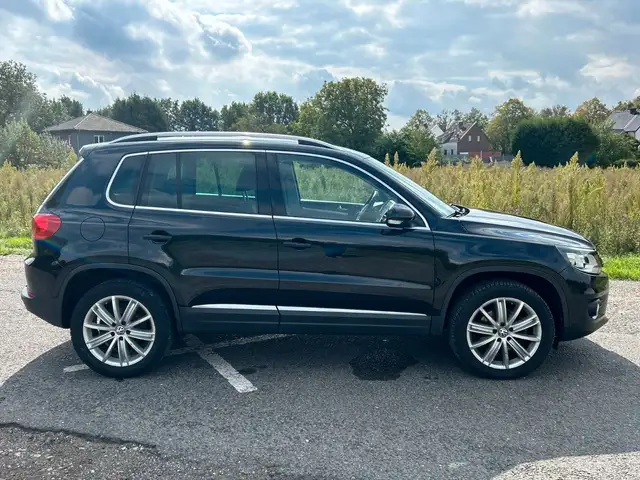 Volkswagen Tiguan view 6