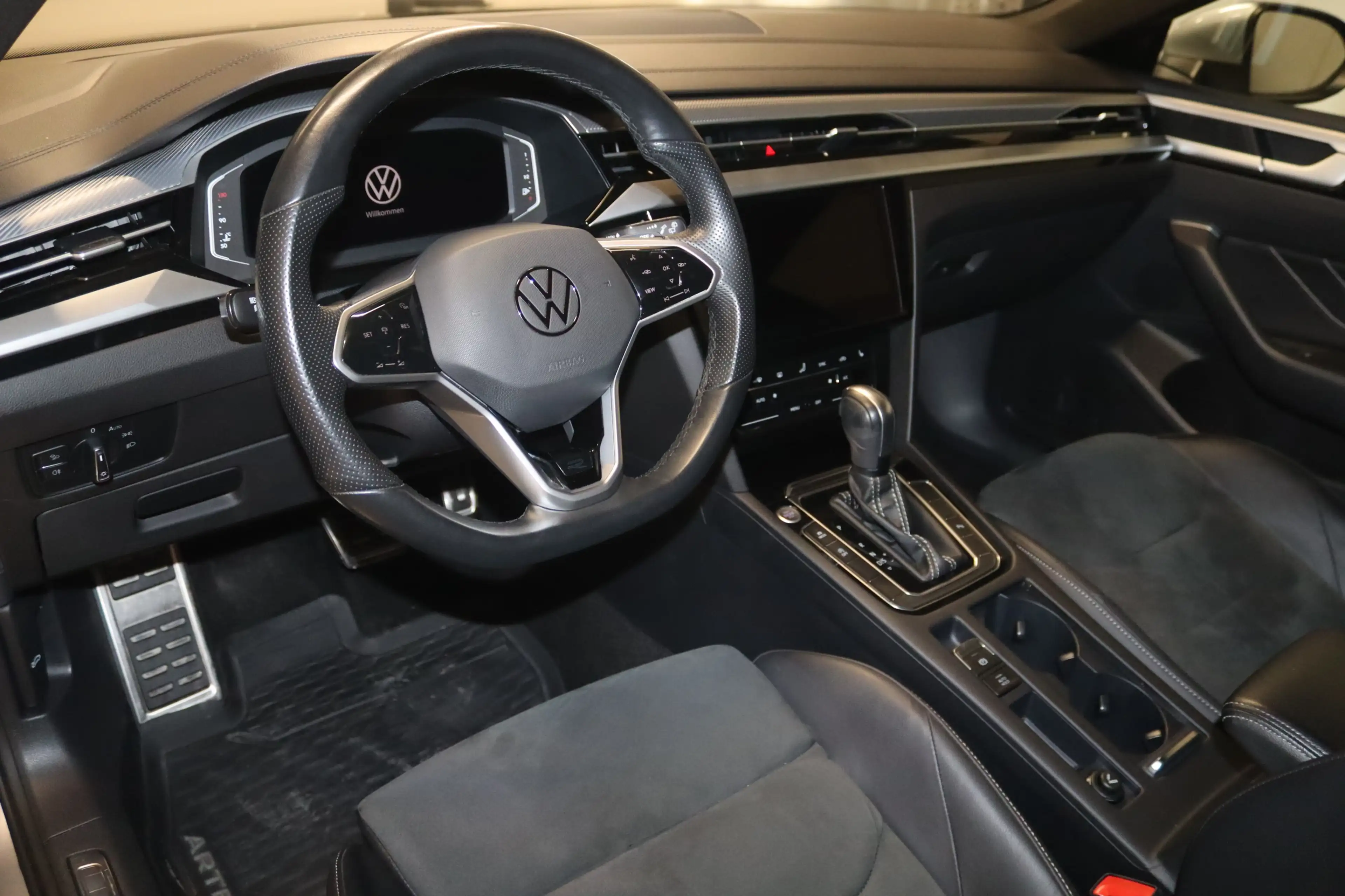 Volkswagen Arteon Shooting Brake R-Line 4M-VIRT-NAV-IQ-AHK- — photo 10