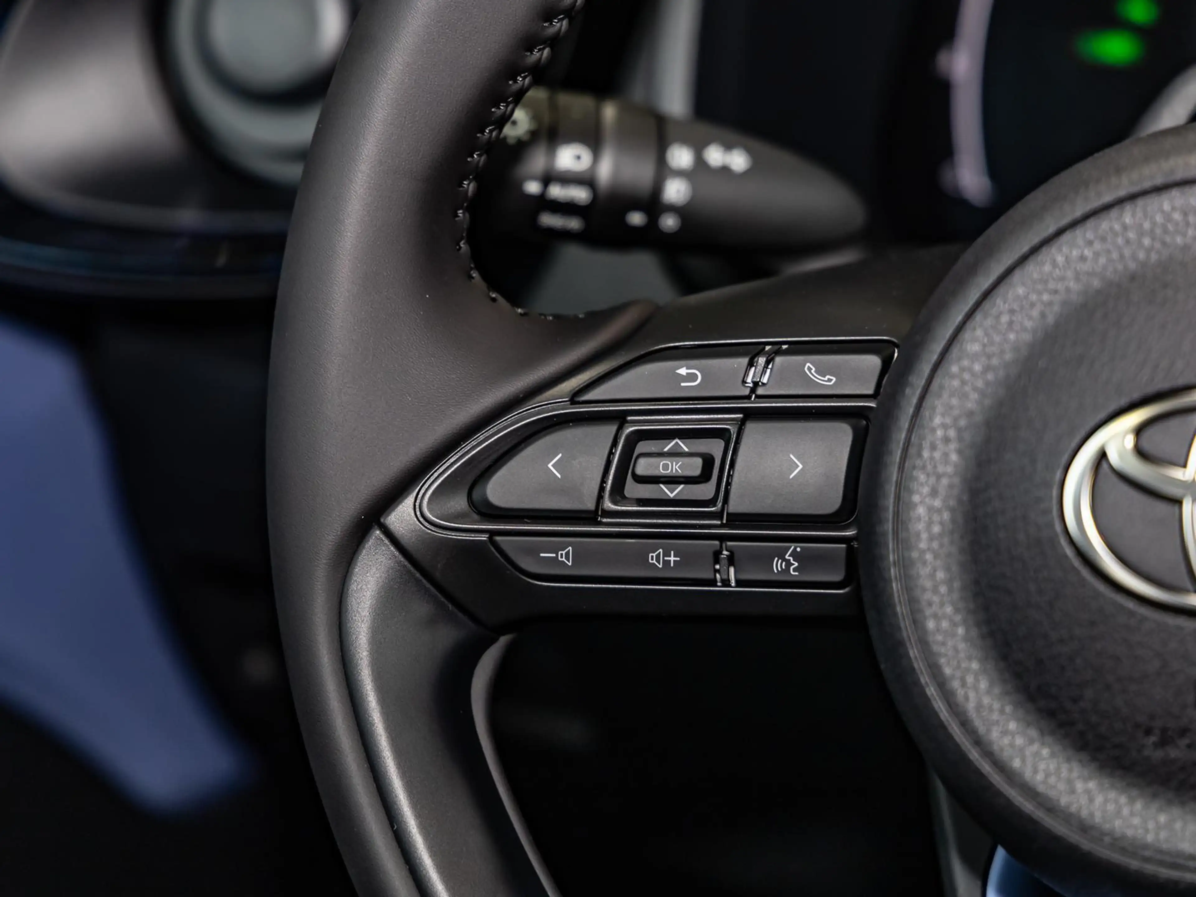 Toyota Aygo X X 1.5 HEV LOUNGE NAVI SHZ PDC KLIMA BT ZV — photo 11