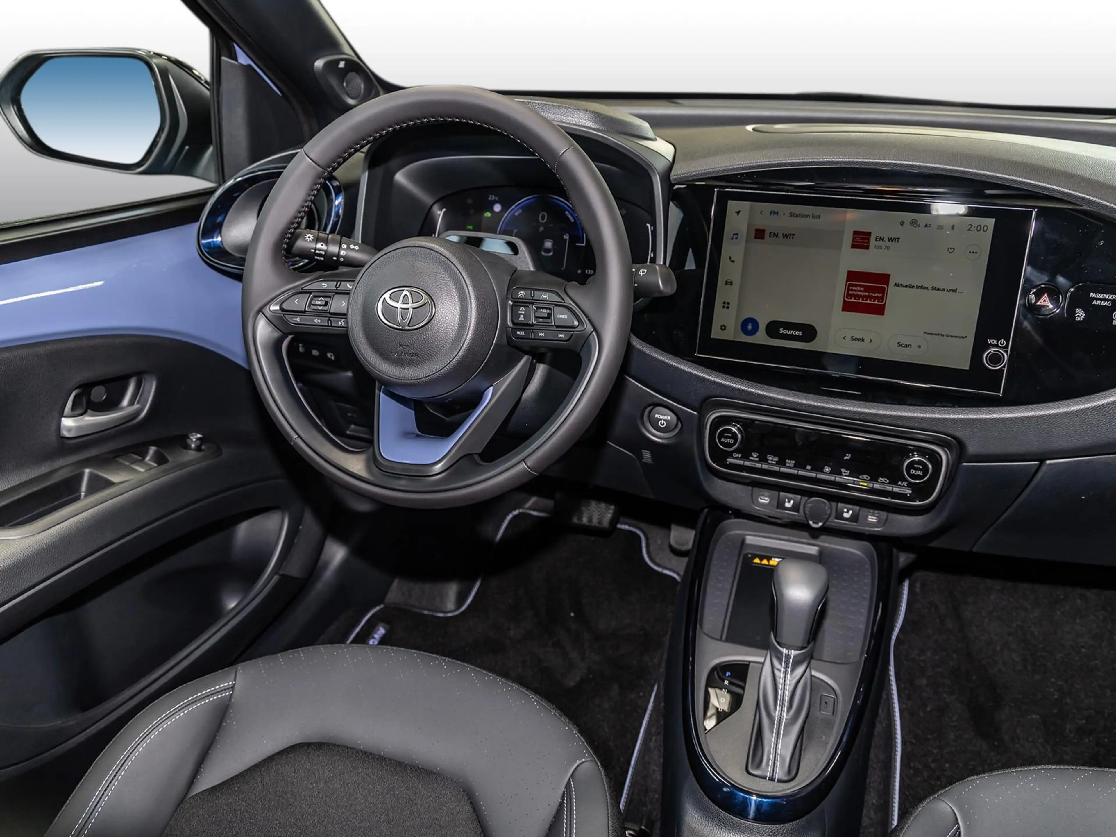 Toyota Aygo X X 1.5 HEV LOUNGE NAVI SHZ PDC KLIMA BT ZV — photo 4