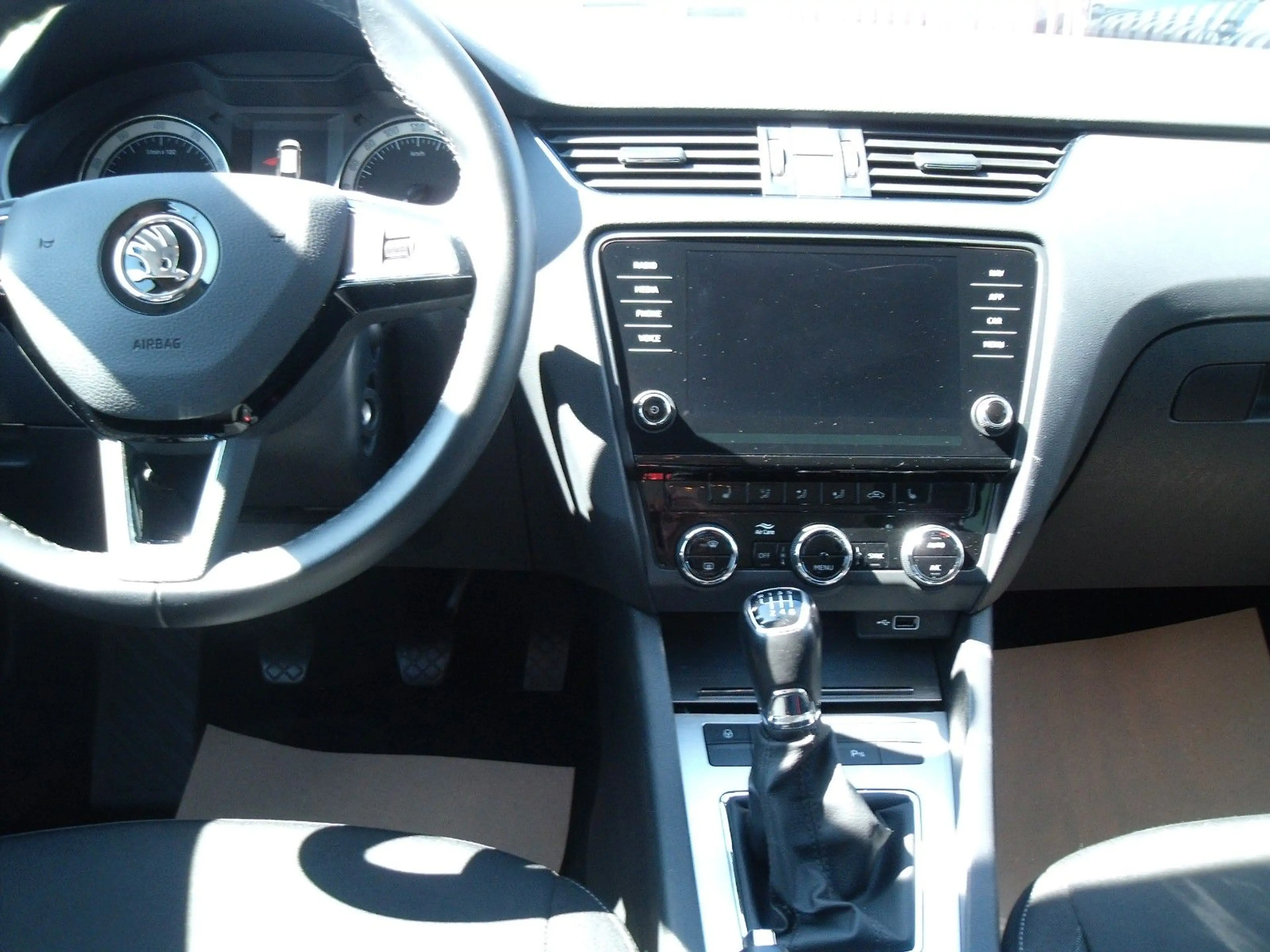Skoda Octavia Combi Ambition — photo 10