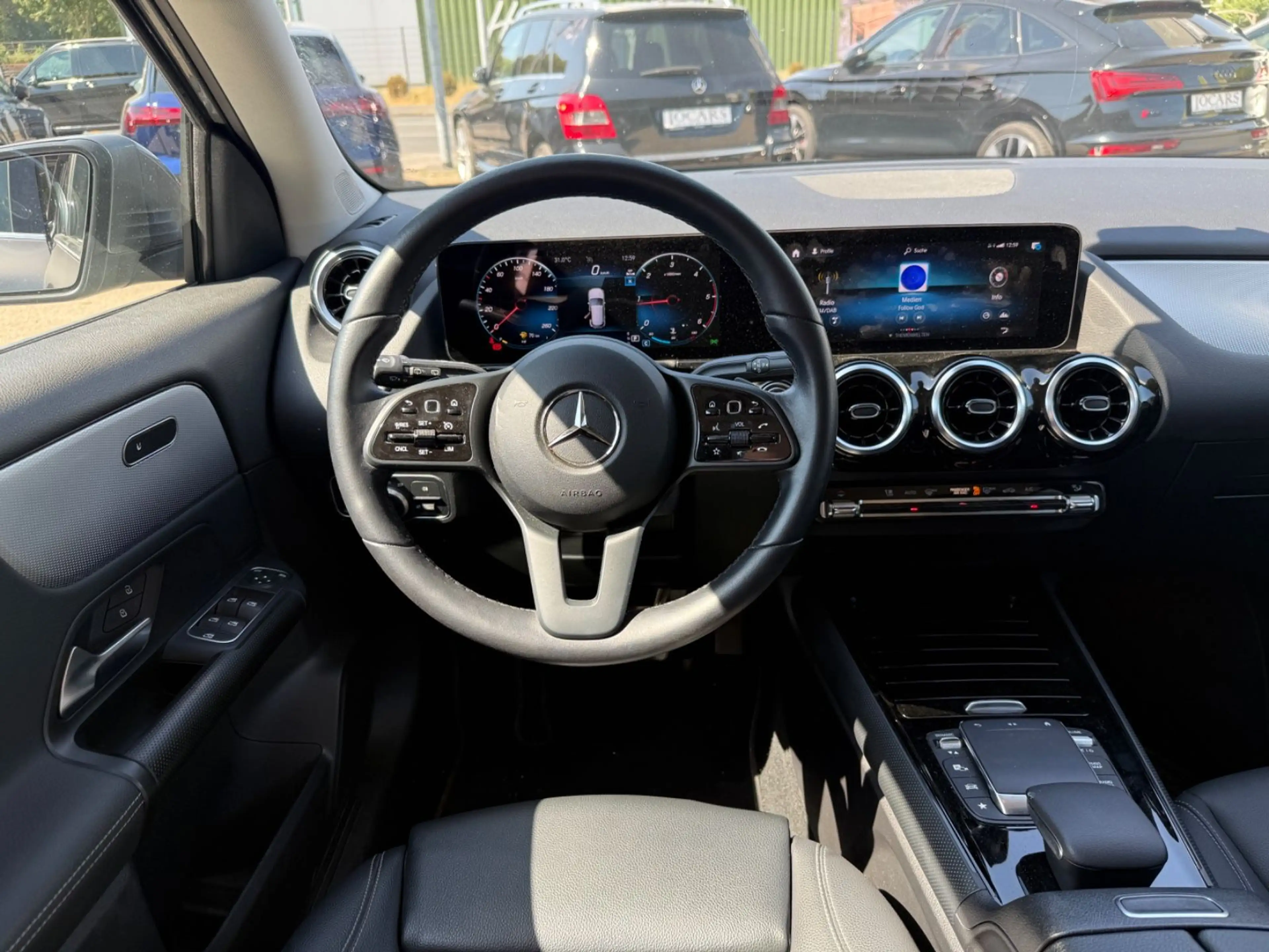 Mercedes-Benz GLA 180 d*SPORT*LANE*RFK*LED*SHZ — photo 9