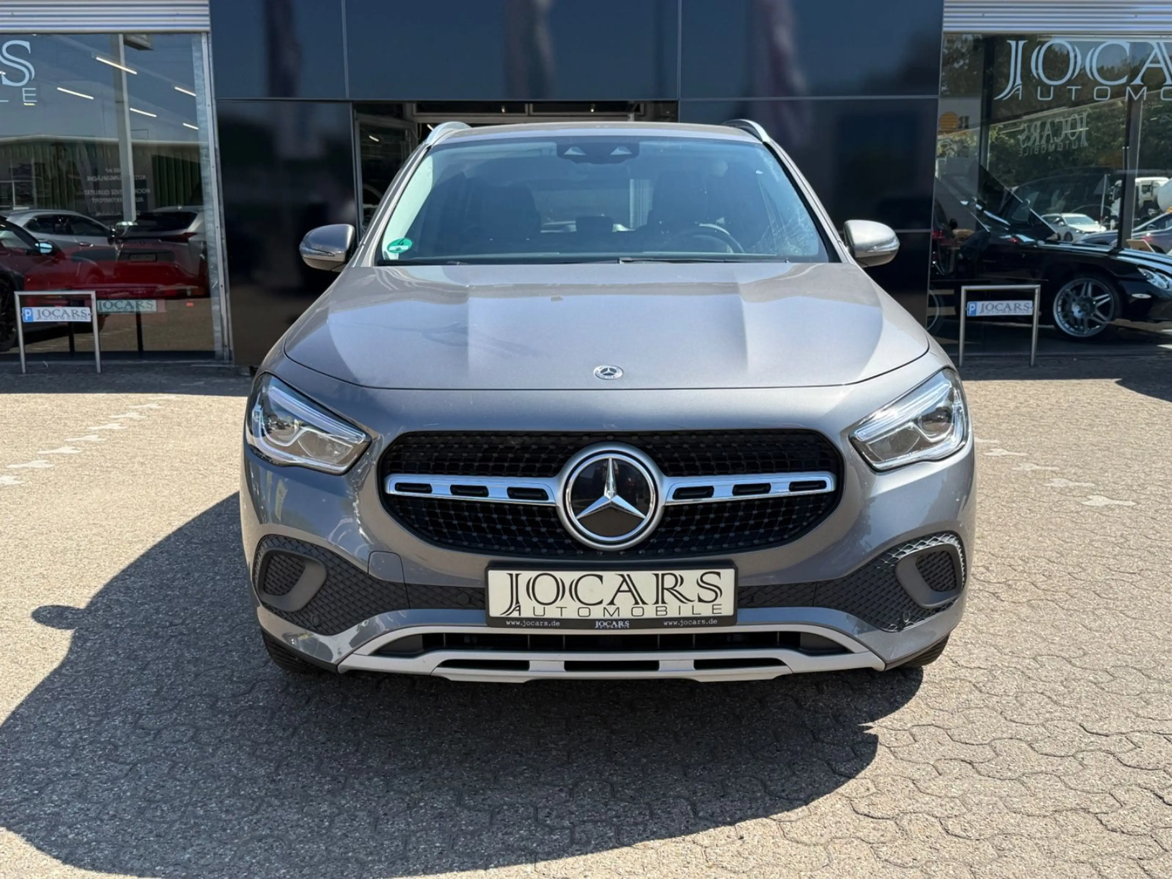 Mercedes-Benz GLA 180 d*SPORT*LANE*RFK*LED*SHZ — photo 2