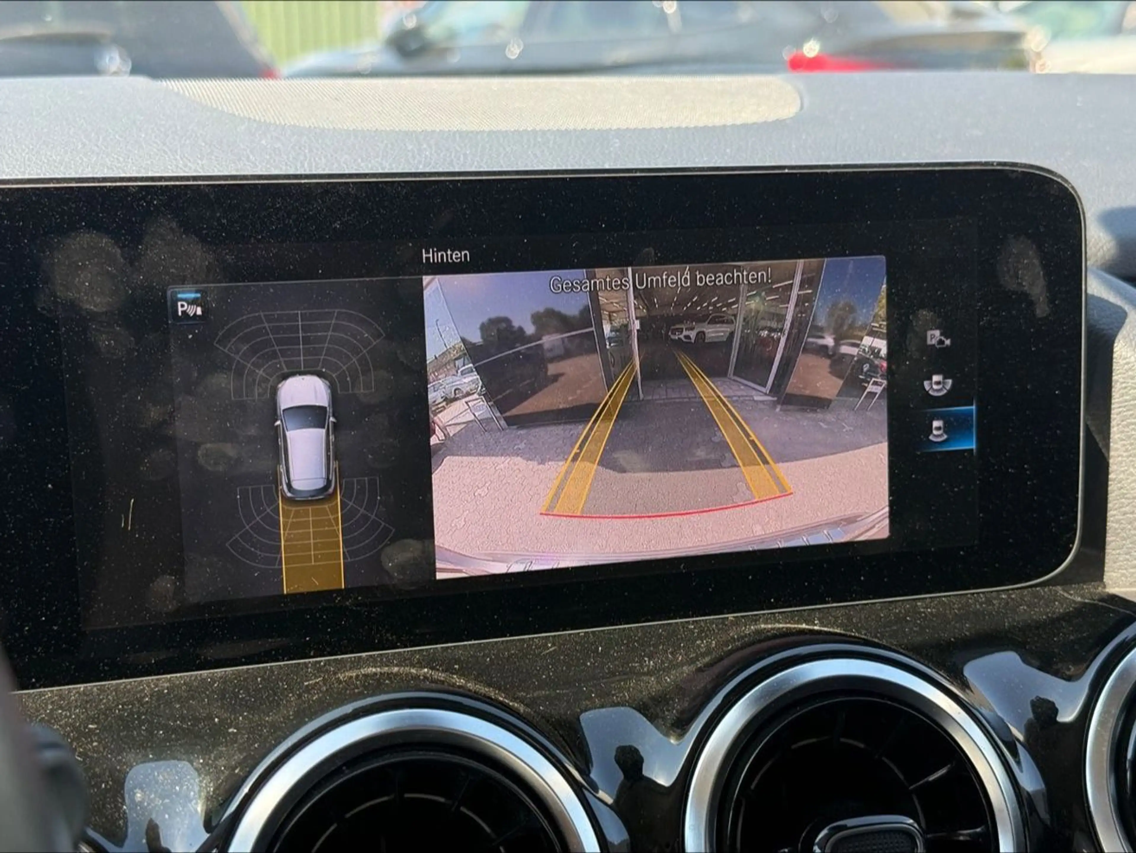 Mercedes-Benz GLA 180 d*SPORT*LANE*RFK*LED*SHZ — photo 14