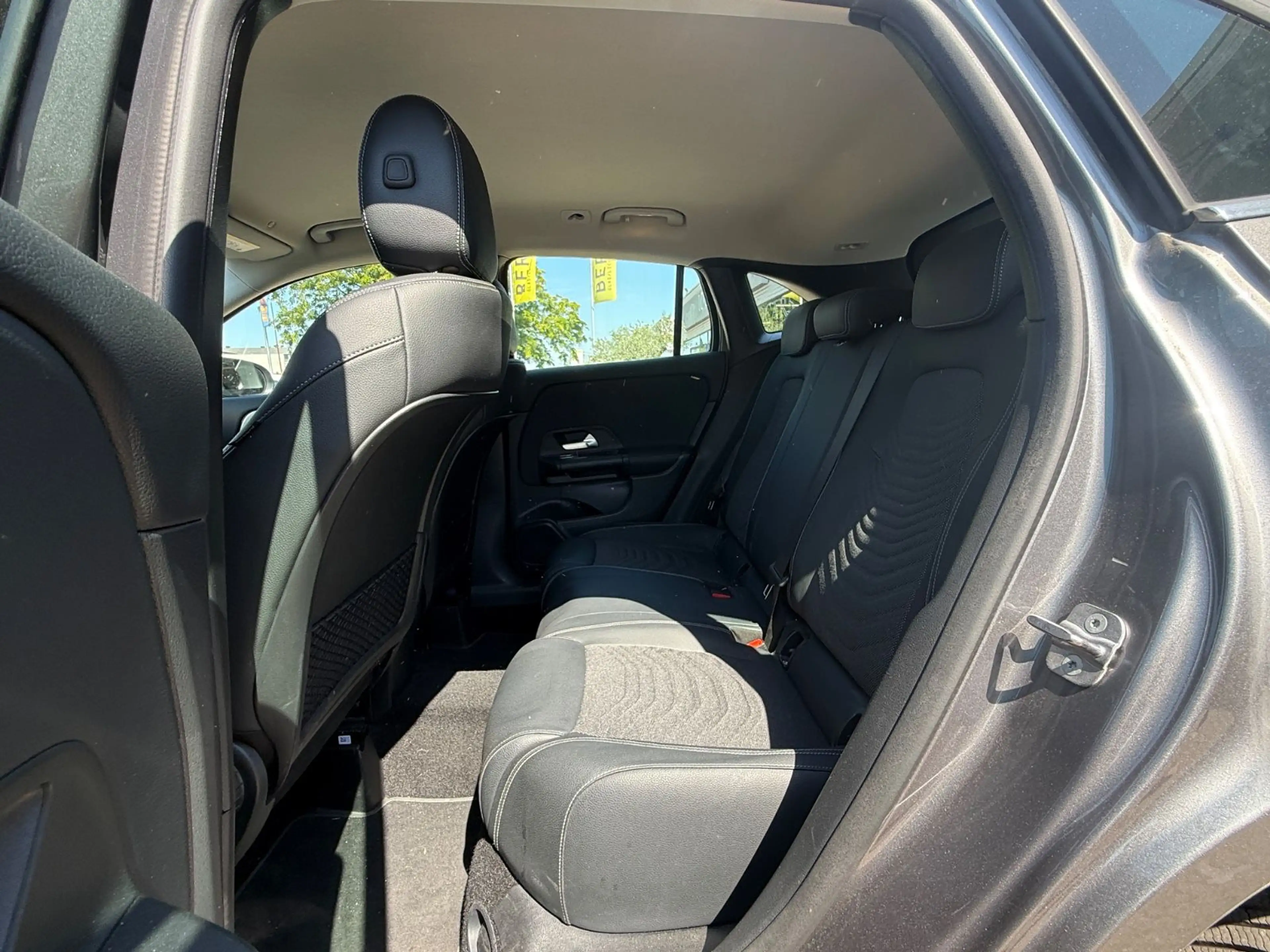 Mercedes-Benz GLA 180 d*SPORT*LANE*RFK*LED*SHZ — photo 18