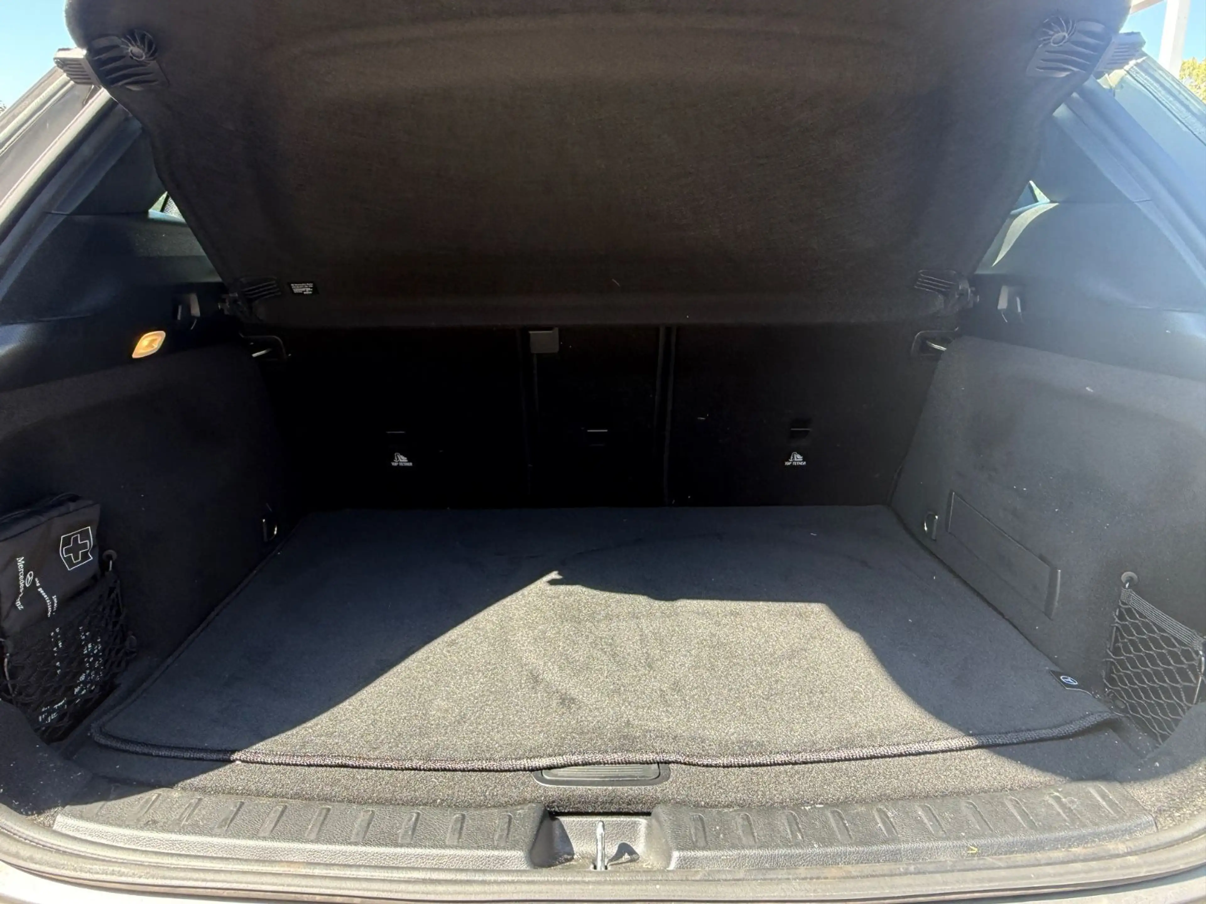 Mercedes-Benz GLA 180 d*SPORT*LANE*RFK*LED*SHZ — photo 17