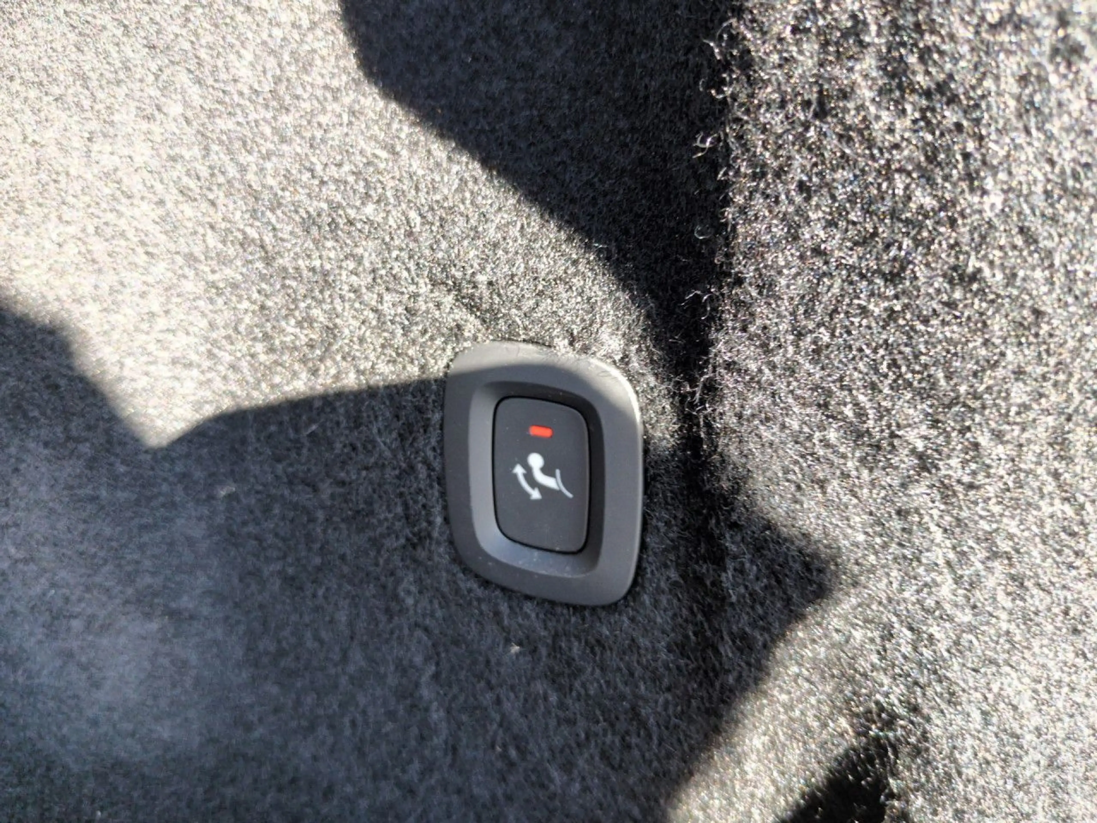 Volvo XC60 XC 60 Plus Black Edition Recharge Plug-In Hybrid A — photo 27