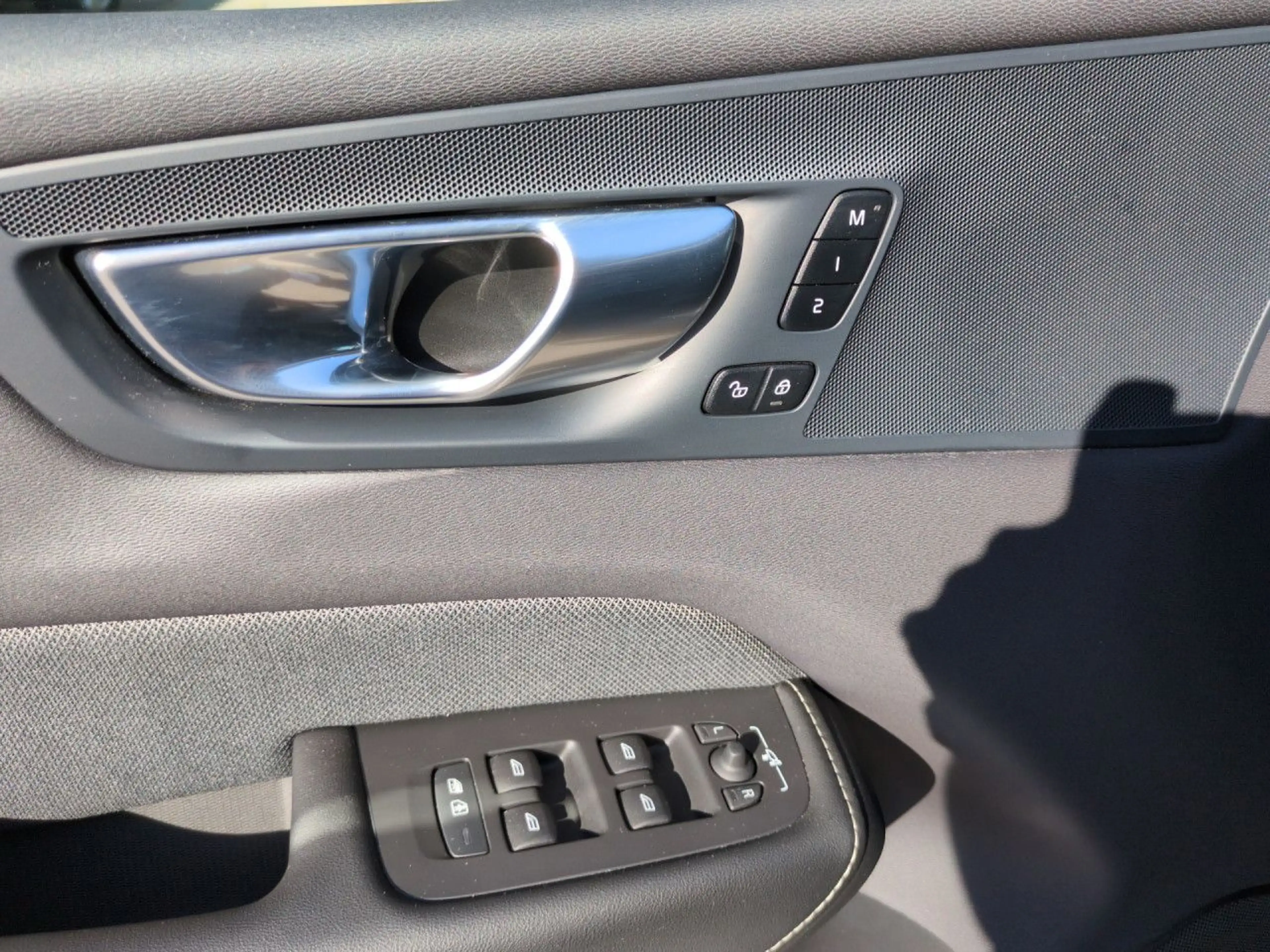 Volvo XC60 XC 60 Plus Black Edition Recharge Plug-In Hybrid A — photo 12