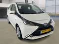 Toyota Aygo 1.0 VVT-i x-wave 1e Eig. 4.978 km +NAP NL-auto Blanc - thumbnail 2