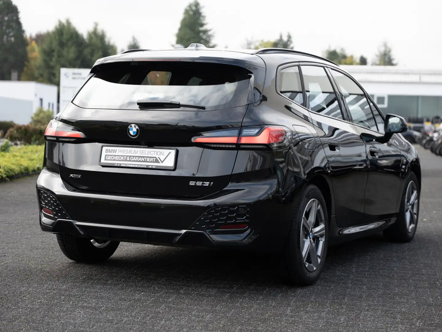 BMW 223 Active Tourer xDrive M-Sport 360° PANO Schwarz - 2