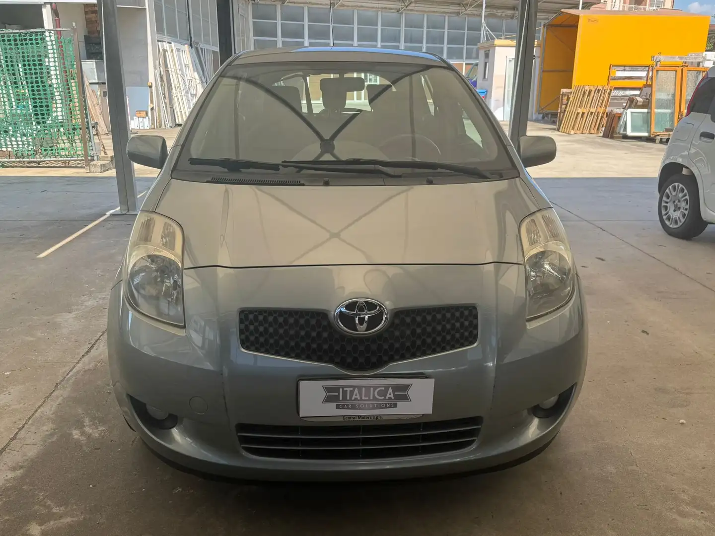 Toyota Yaris Yaris II 2005 5p 1.3 Sol Grijs - 1