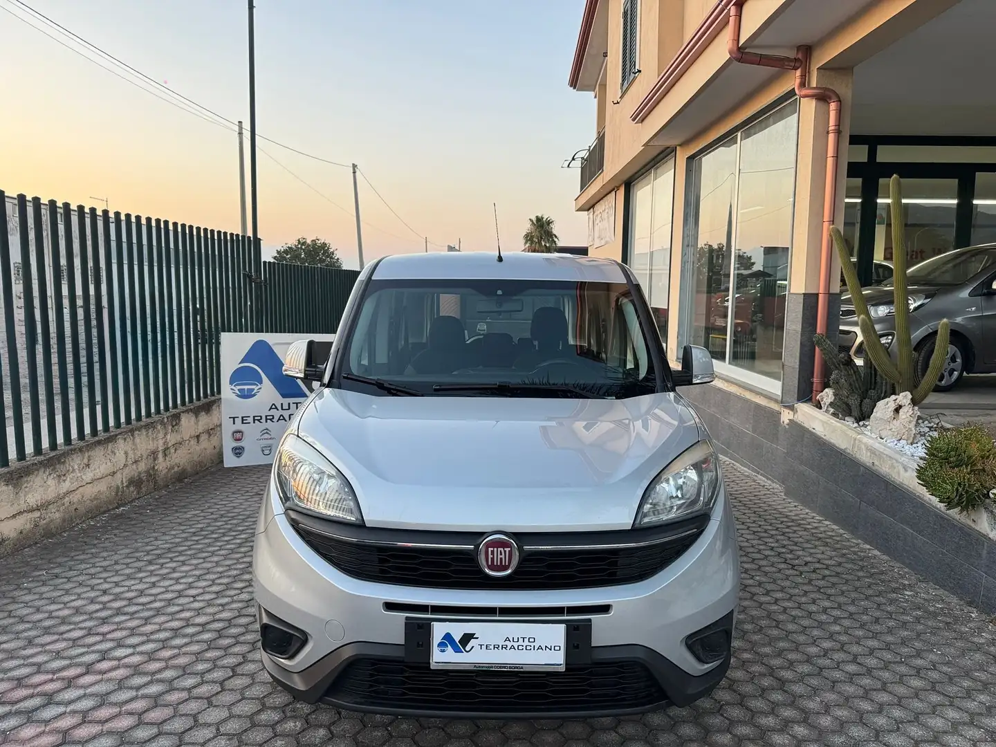 Fiat Doblo Doblo II 2015 1.6 mjt Lounge 120cv  INCLUSO IVA Gris - 1