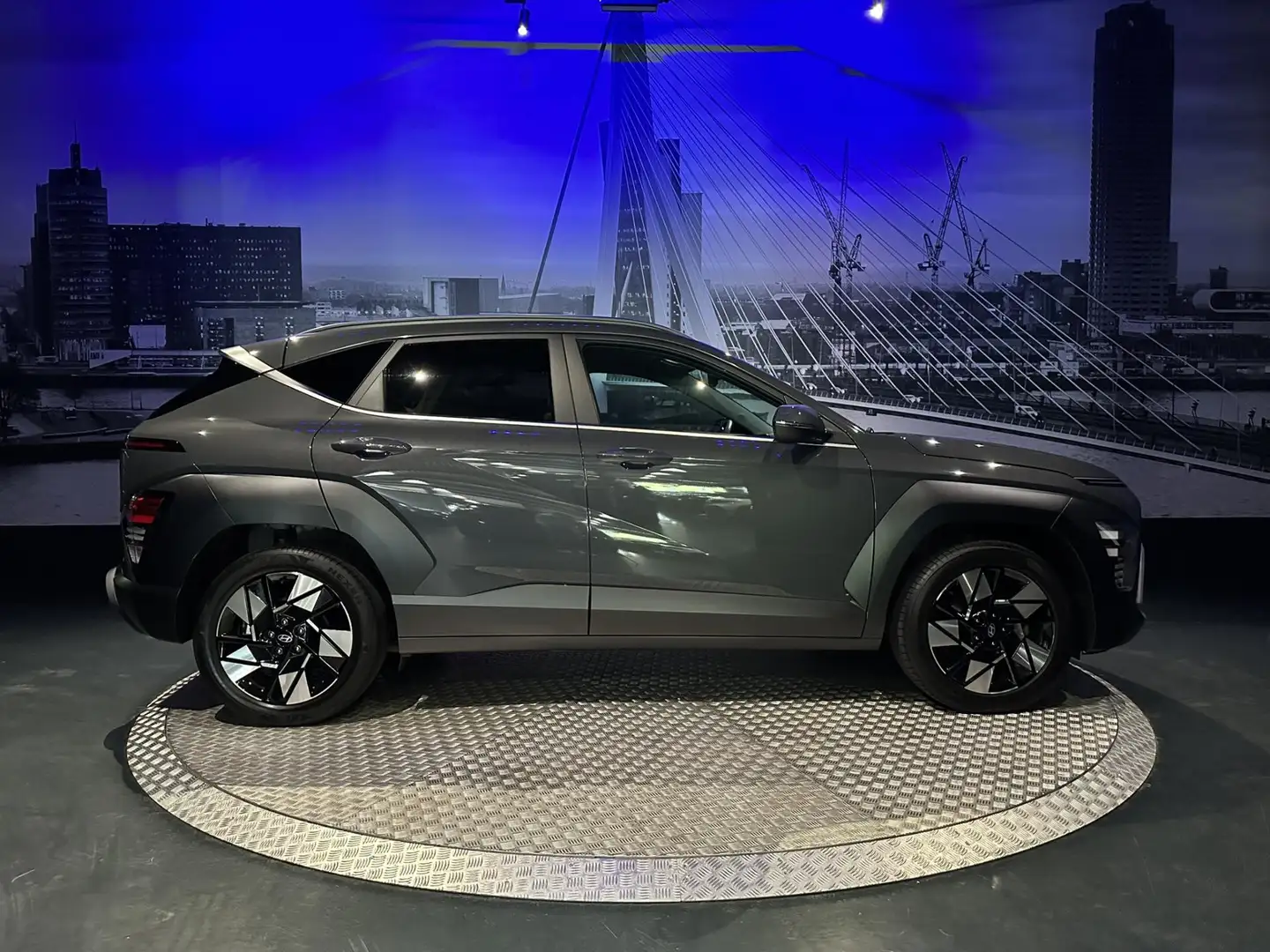 Hyundai KONA 1.6 GDI HEV Comfort Smart *Apple/Android*Camera* Grijs - 2