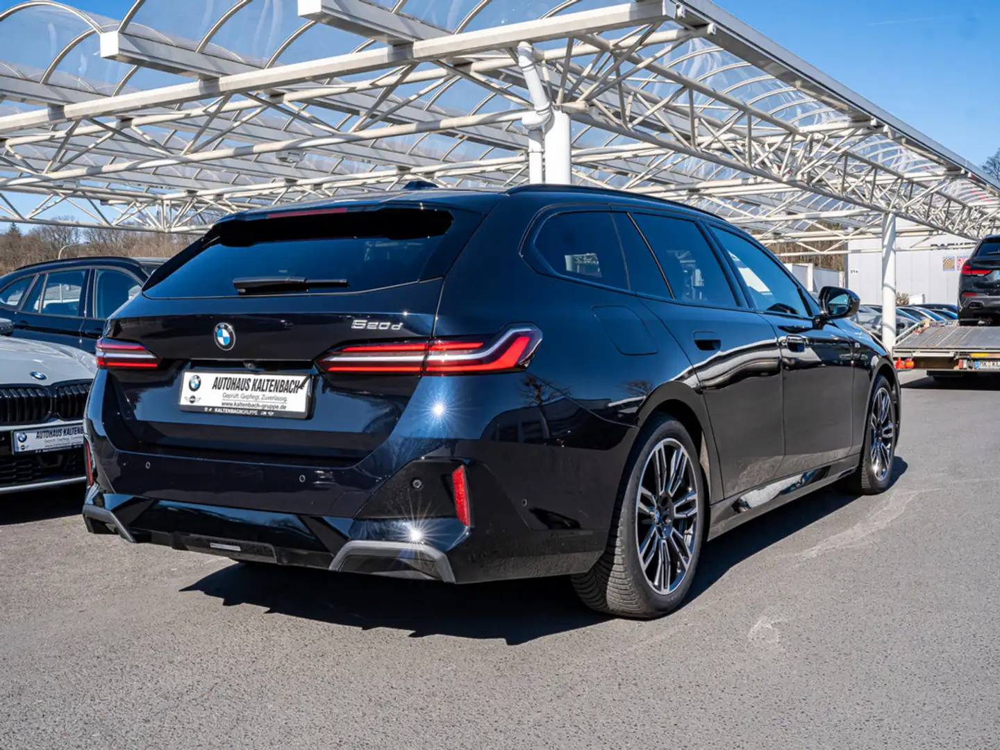 BMW 520 d Touring M-Sport AHK HUD LED STANDHZ ACC Schwarz - 2