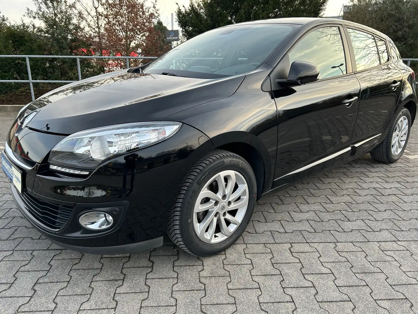 Renault Megane Megane*PDC*SITZHEIZ.*NAVI*BLUETOOTH*TEMPOMAT*AHK Schwarz - 1