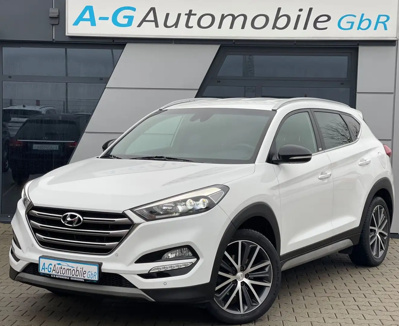 Hyundai TUCSON Passion + 2WD NAVI LED KAMERA 19"LM AHK Weiß - 1