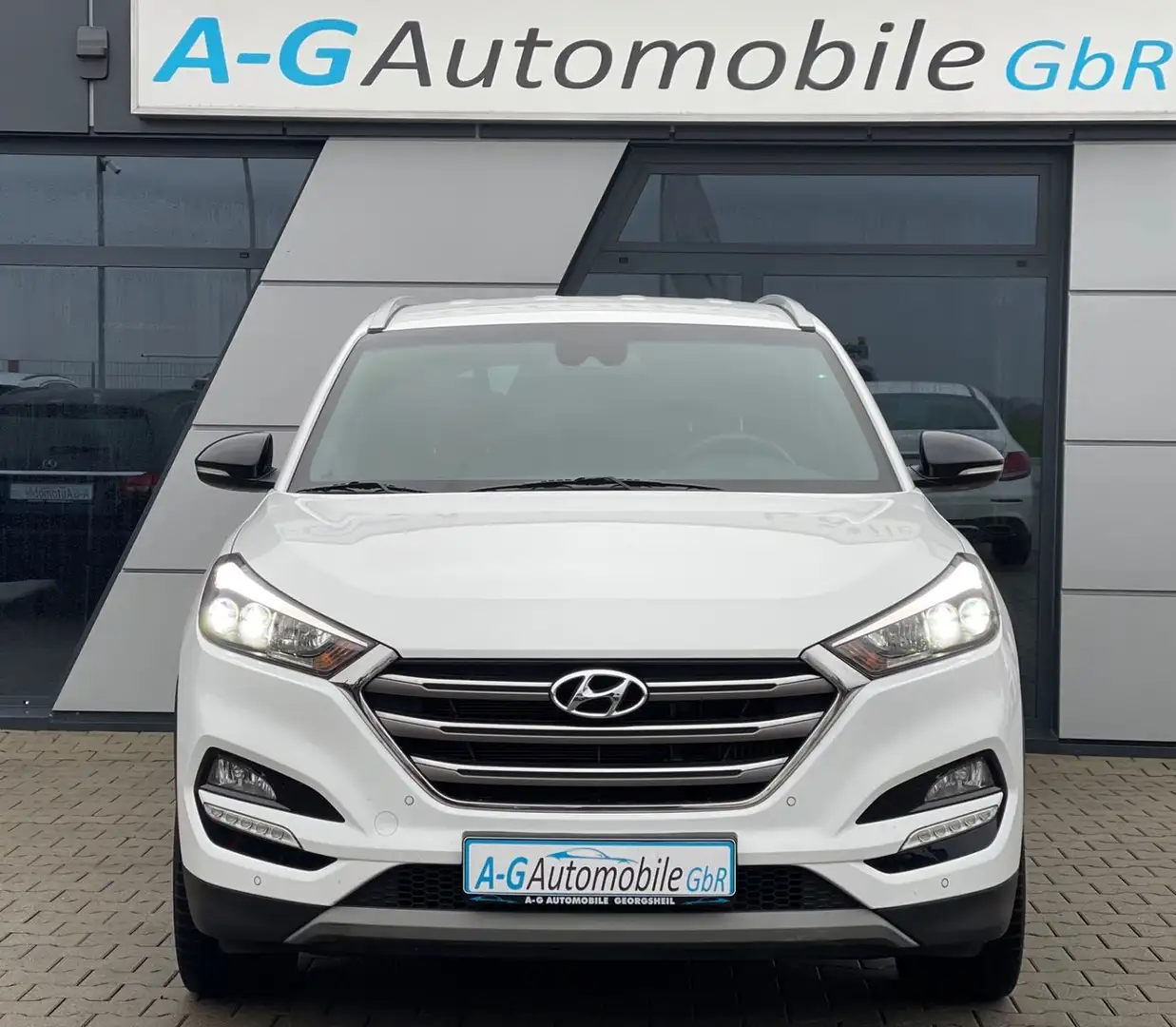 Hyundai TUCSON Passion + 2WD NAVI LED KAMERA 19"LM AHK Weiß - 2