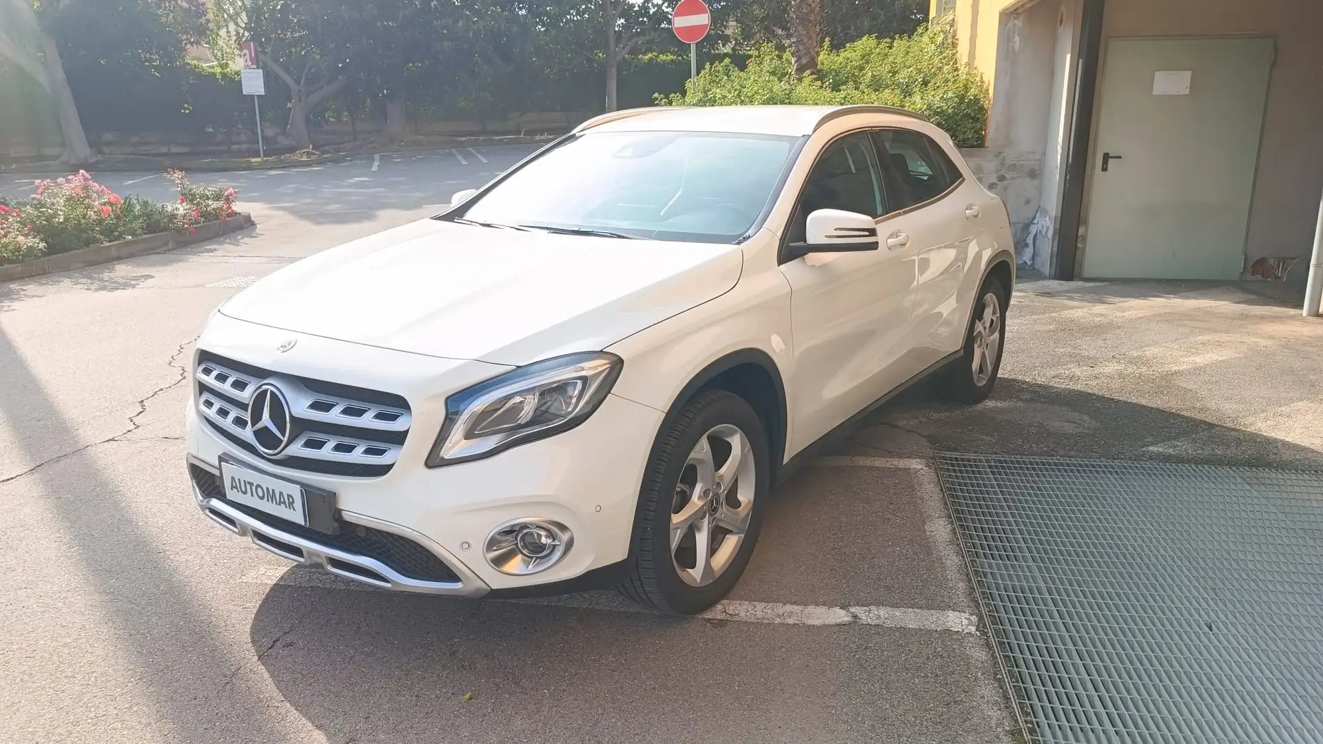 Mercedes-Benz GLA 180 GLA 180 d Business auto Weiß - 1