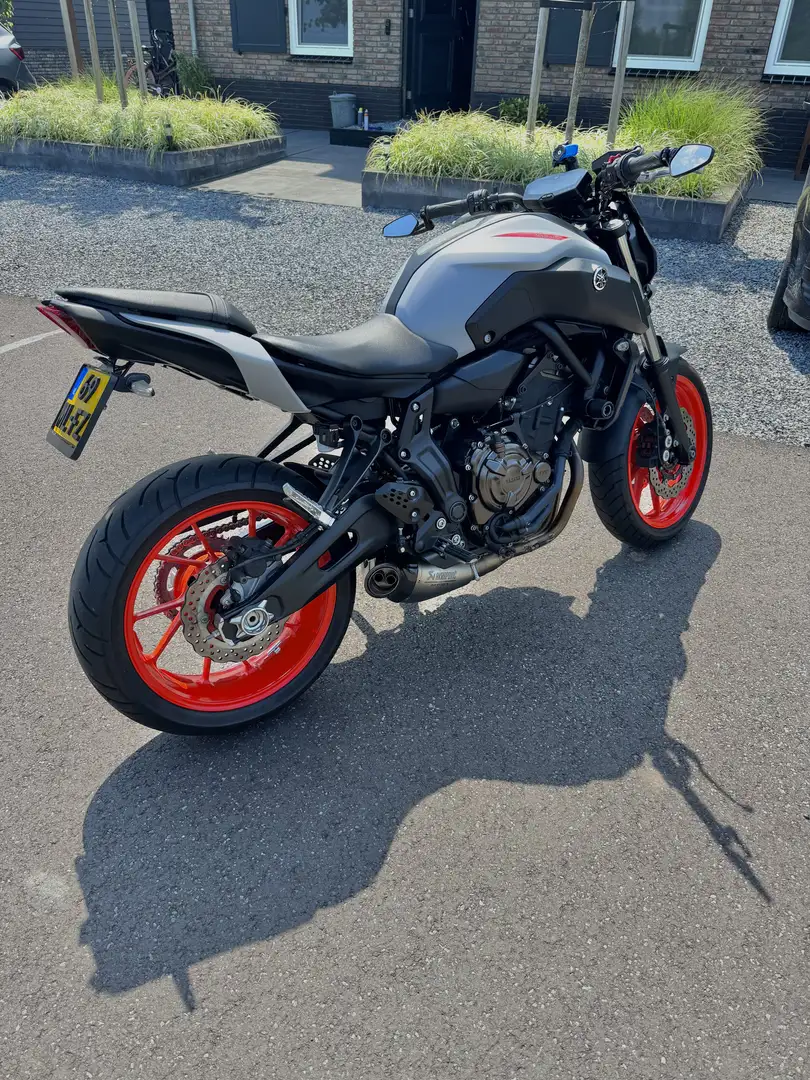 Yamaha MT-07 35kw A2  -  Ice Fluo 2019    -    LAAG KM Grijs - 1