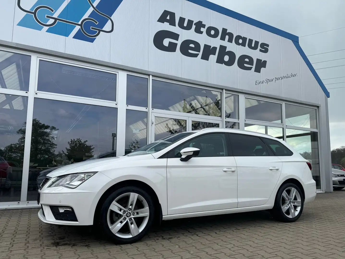SEAT Leon ST 1.5 TGI 130PS CNG Style AHK Panorama Weiß - 1