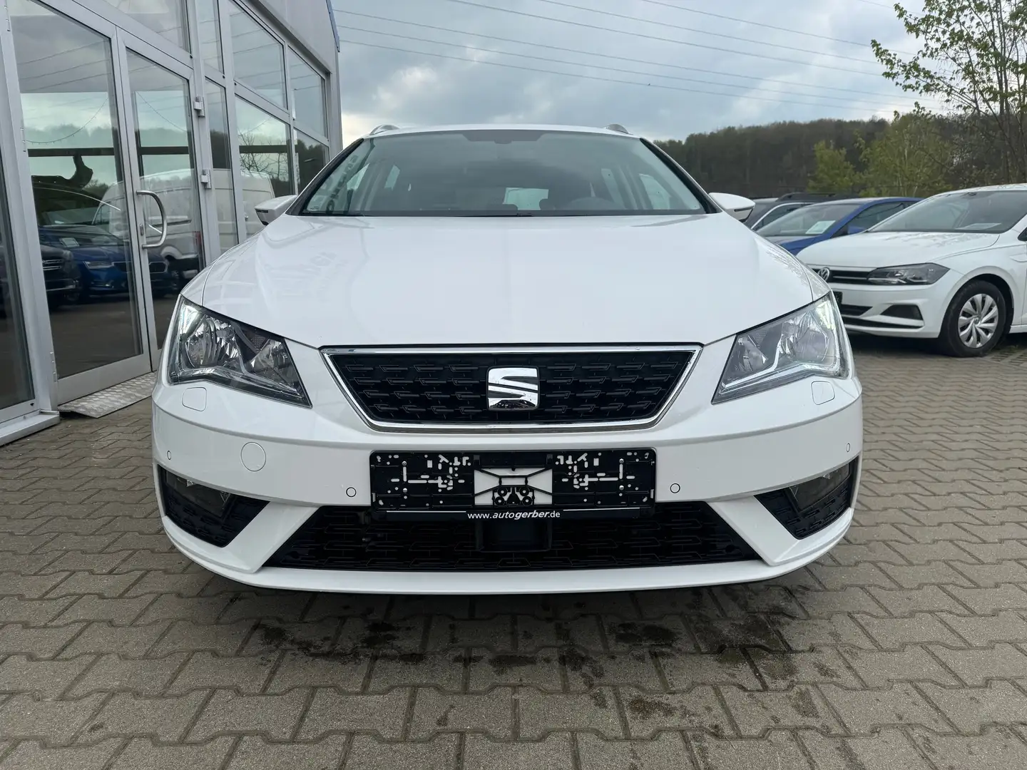 SEAT Leon ST 1.5 TGI 130PS CNG Style AHK Panorama Weiß - 2