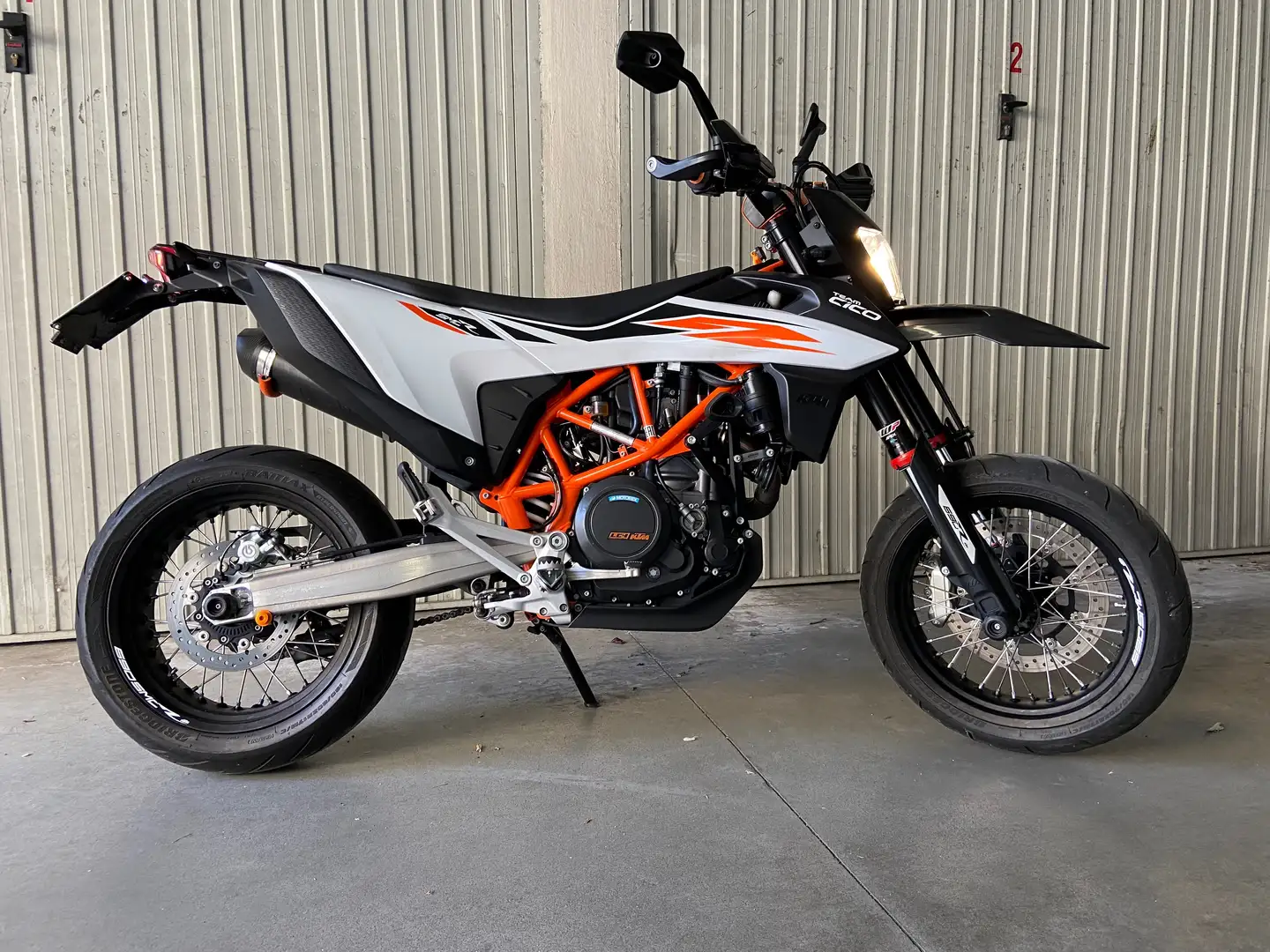 KTM 690 SMC R Orange - 1
