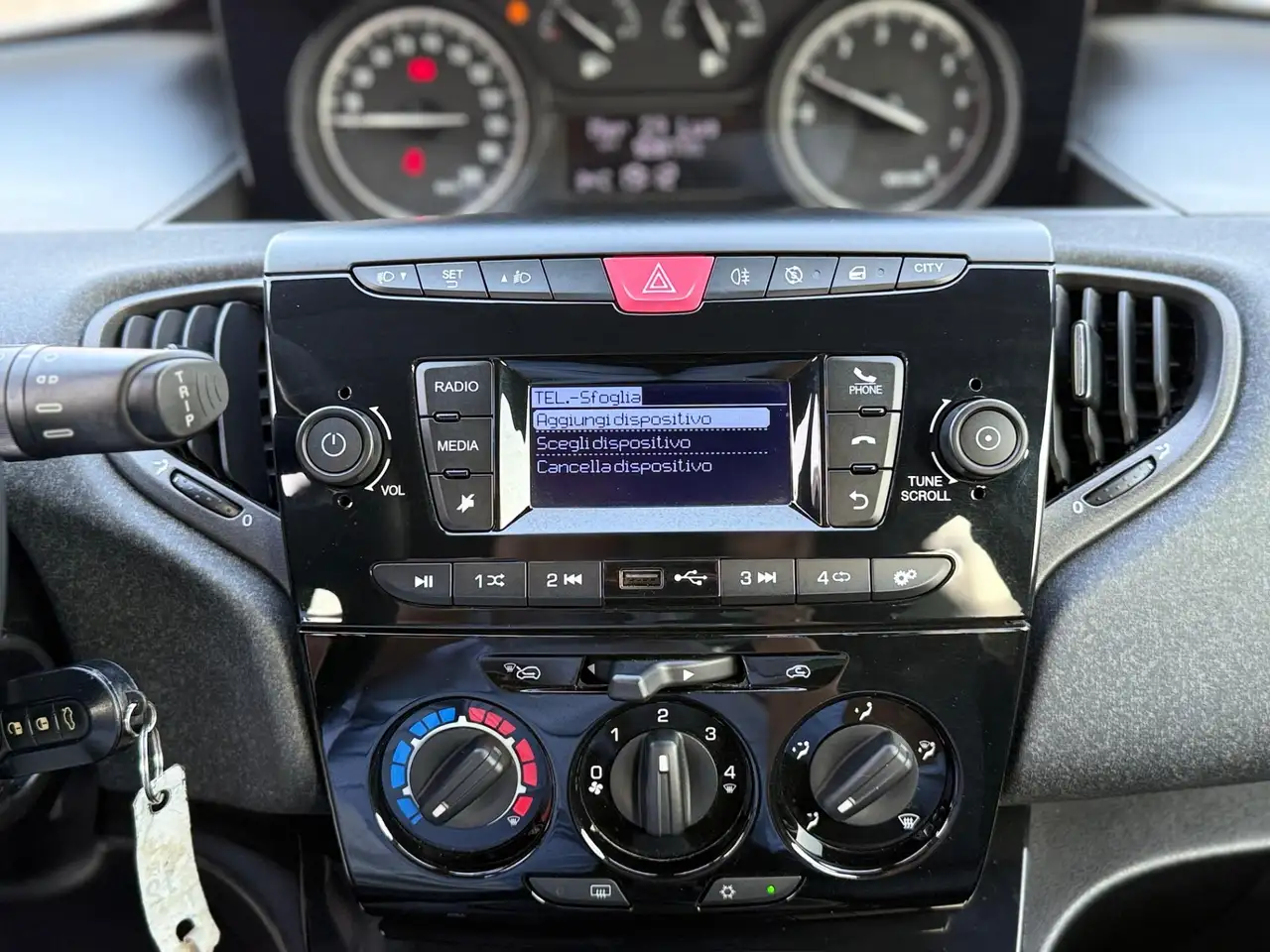 Lancia Ypsilon 2022 — фото 11