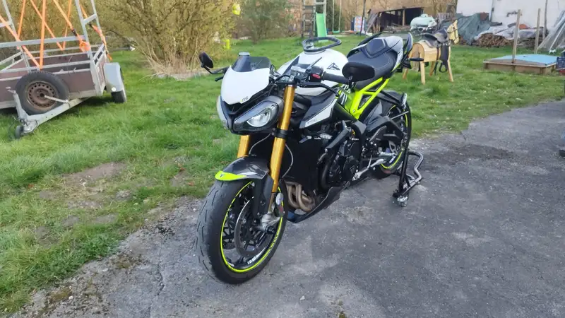 Triumph Street Triple RS - foto 2