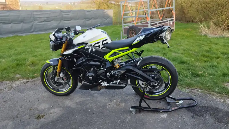 Triumph Street Triple RS - foto 3