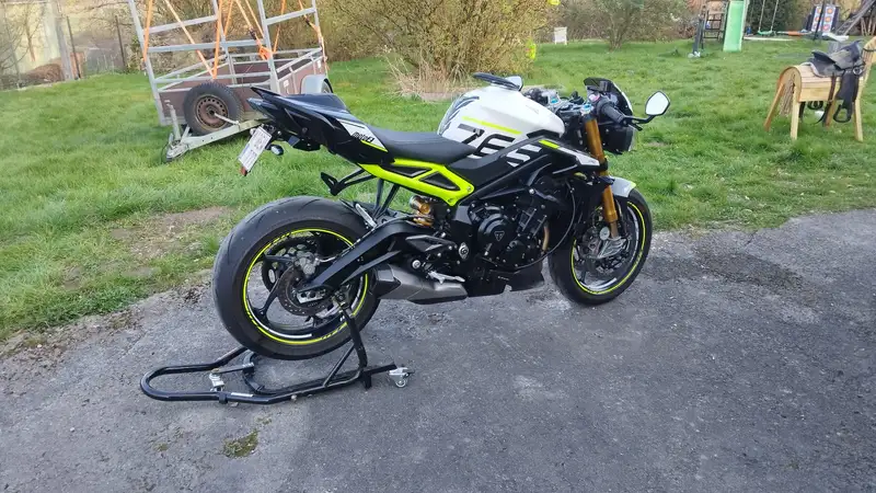 Triumph Street Triple RS - foto 4