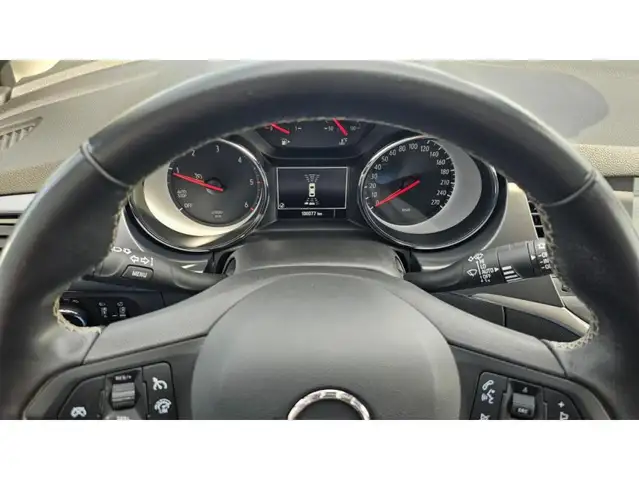 Opel Astra view 5