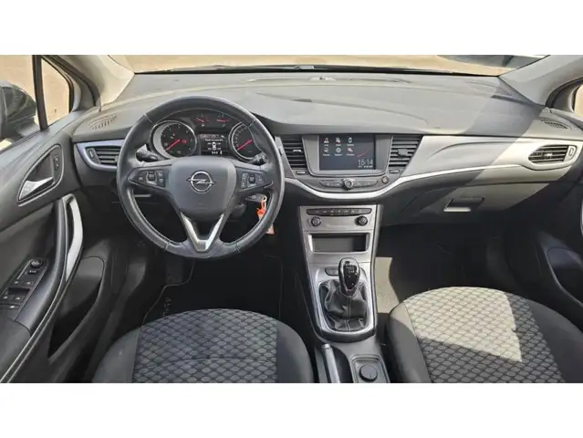 Opel Astra view 4