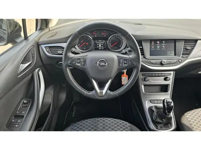 Opel Astra view 7
